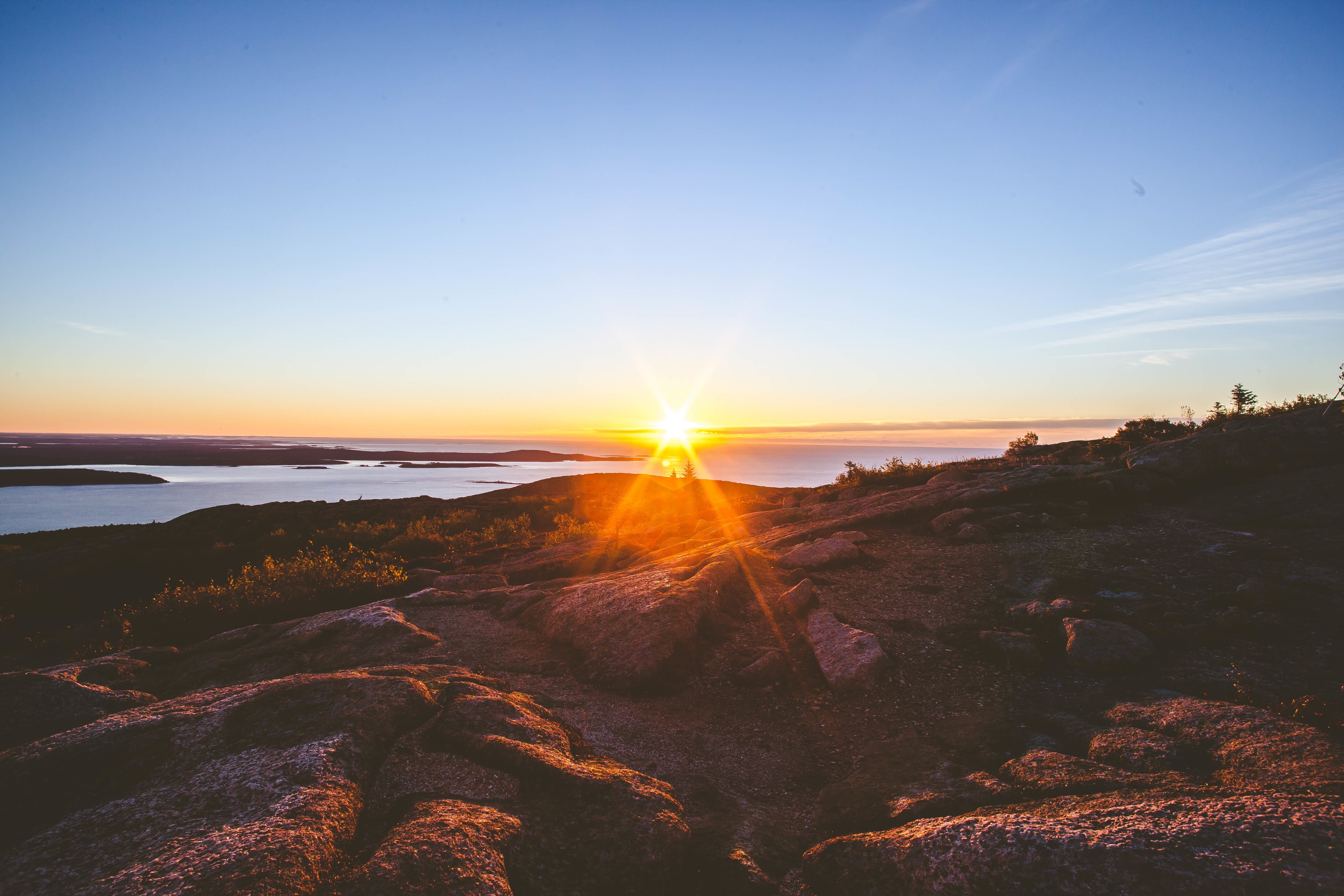 Sunrise over the ocean from a rocky mountain HD Wallpaper