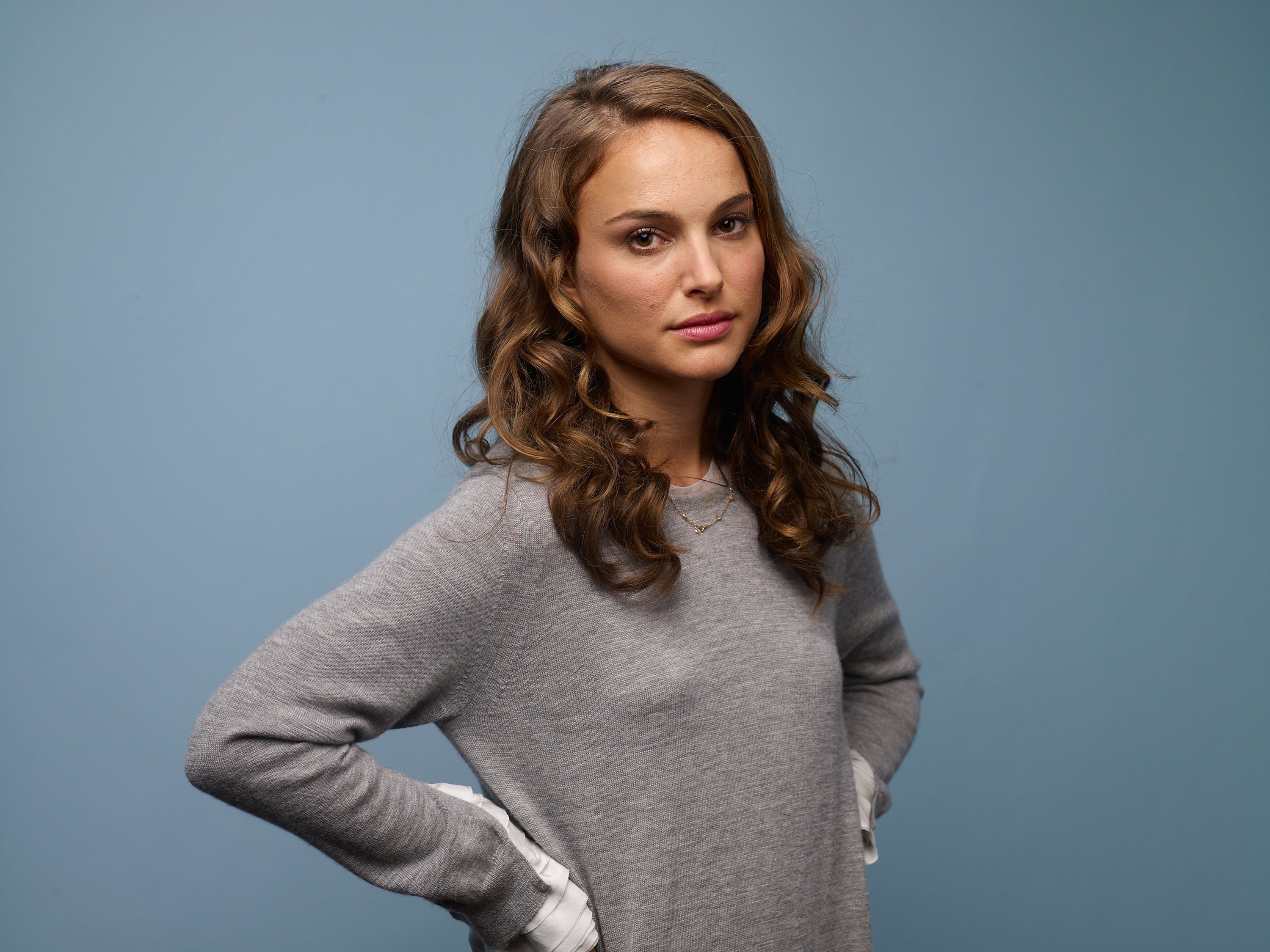 women, brunette, Natalie Portman, sweater HD Wallpaper