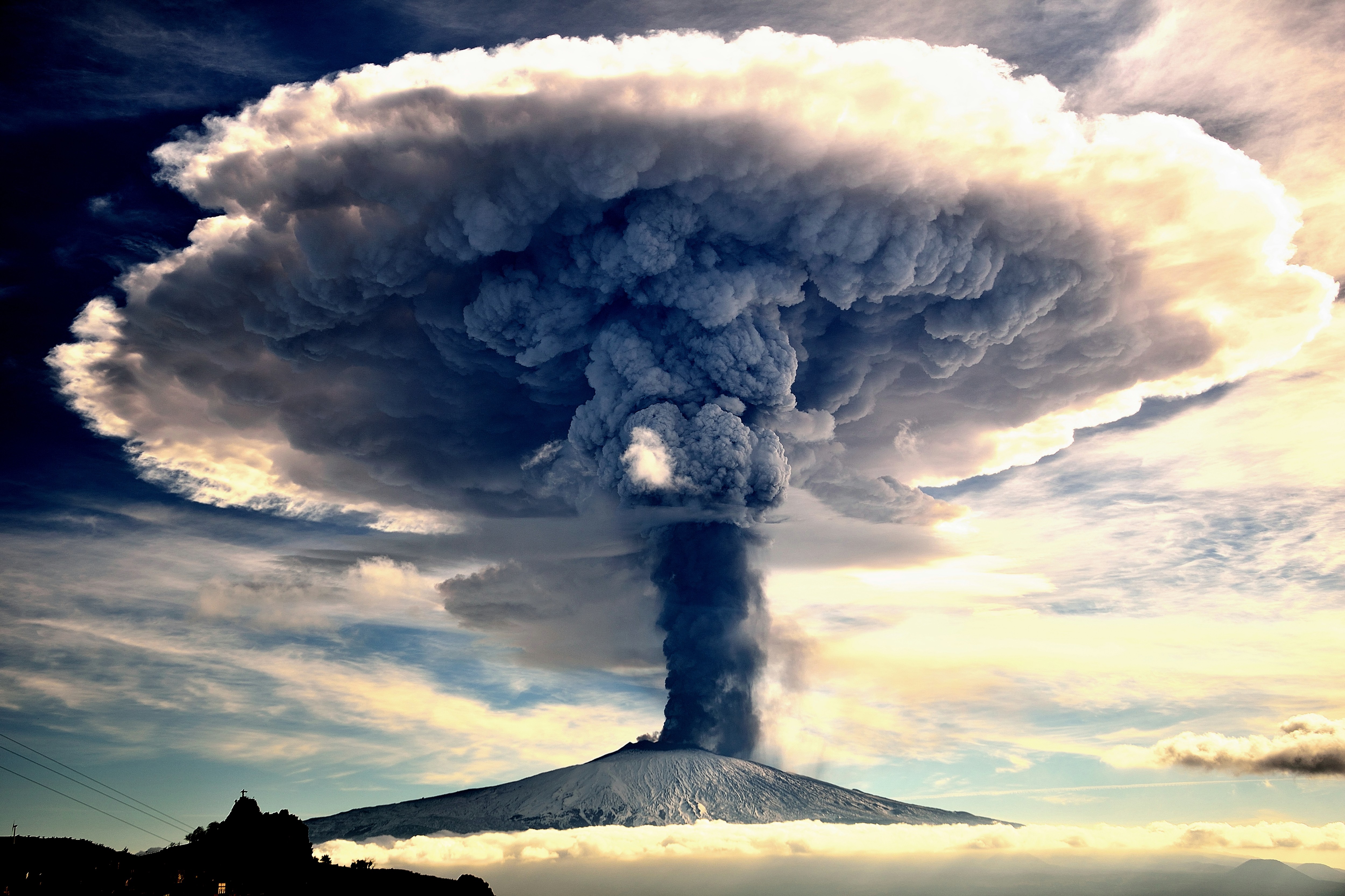 Volcano eruption with large ash cloud HD Wallpaper