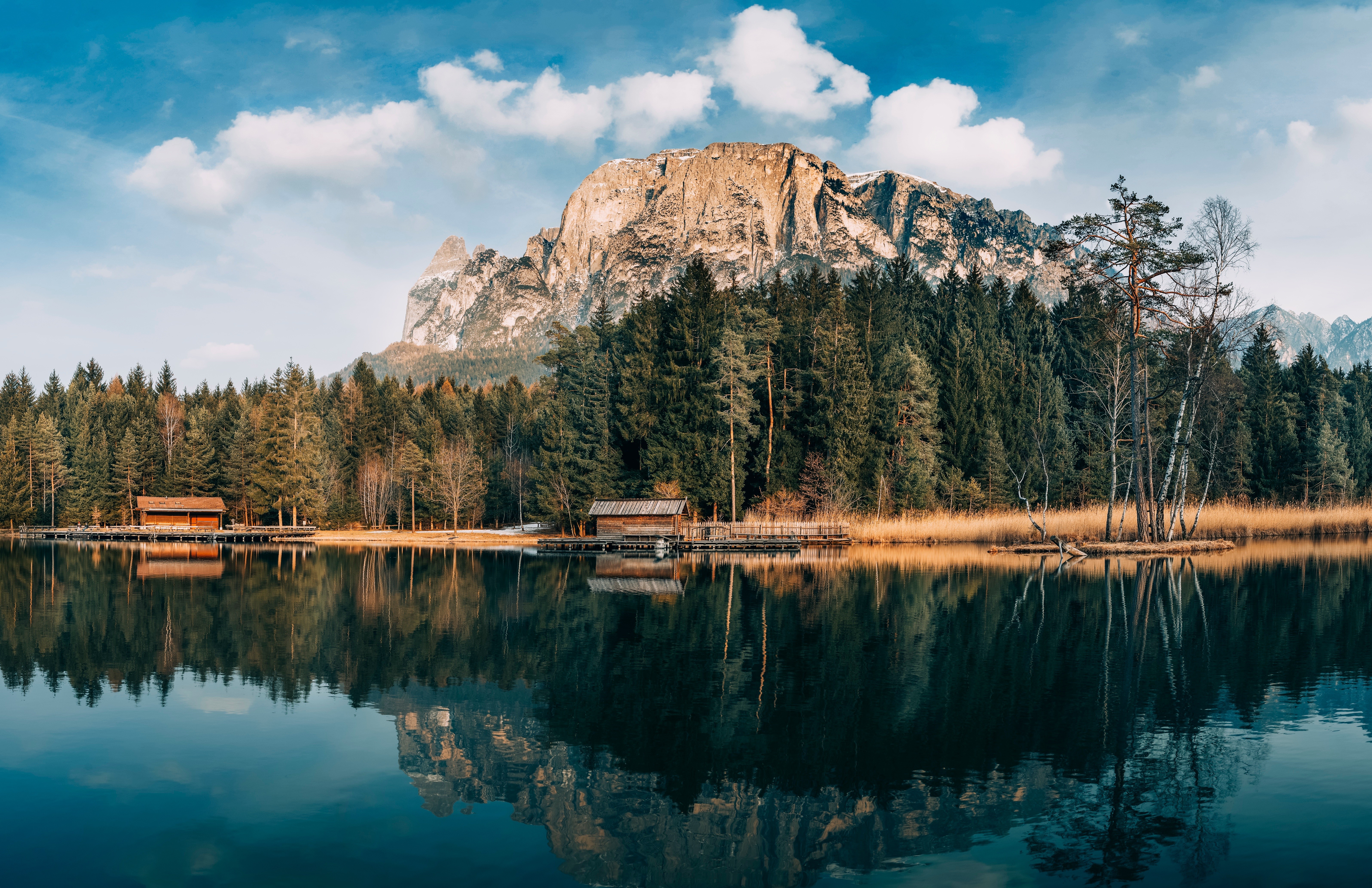 Wooden cabins by a lake with forest and mountains HD Wallpaper