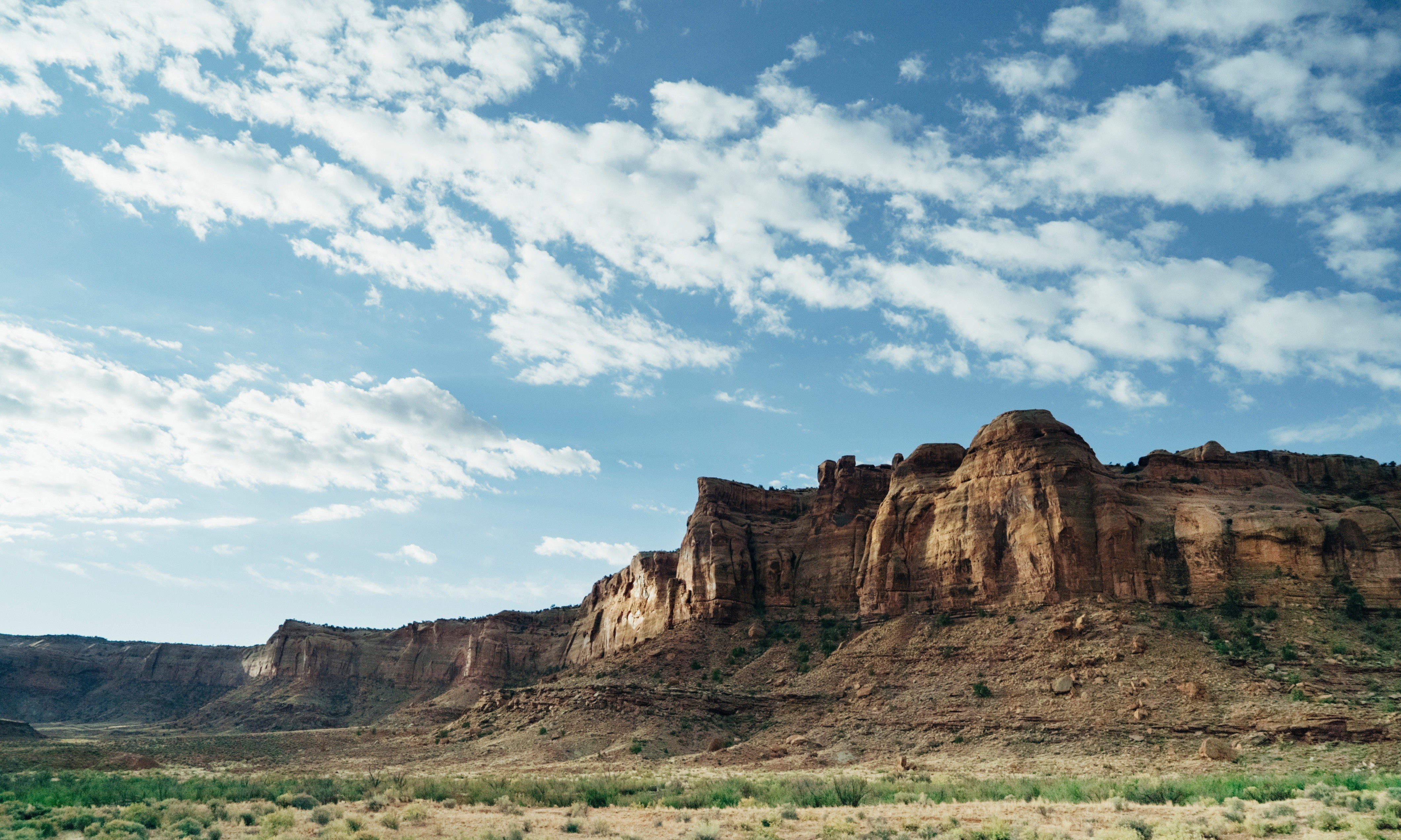 Desert landscape with rocky mountains and clouds HD Wallpaper