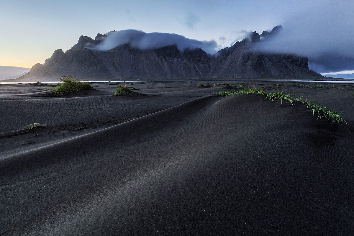 Black sand dunes and mountains in Iceland HD Wallpaper