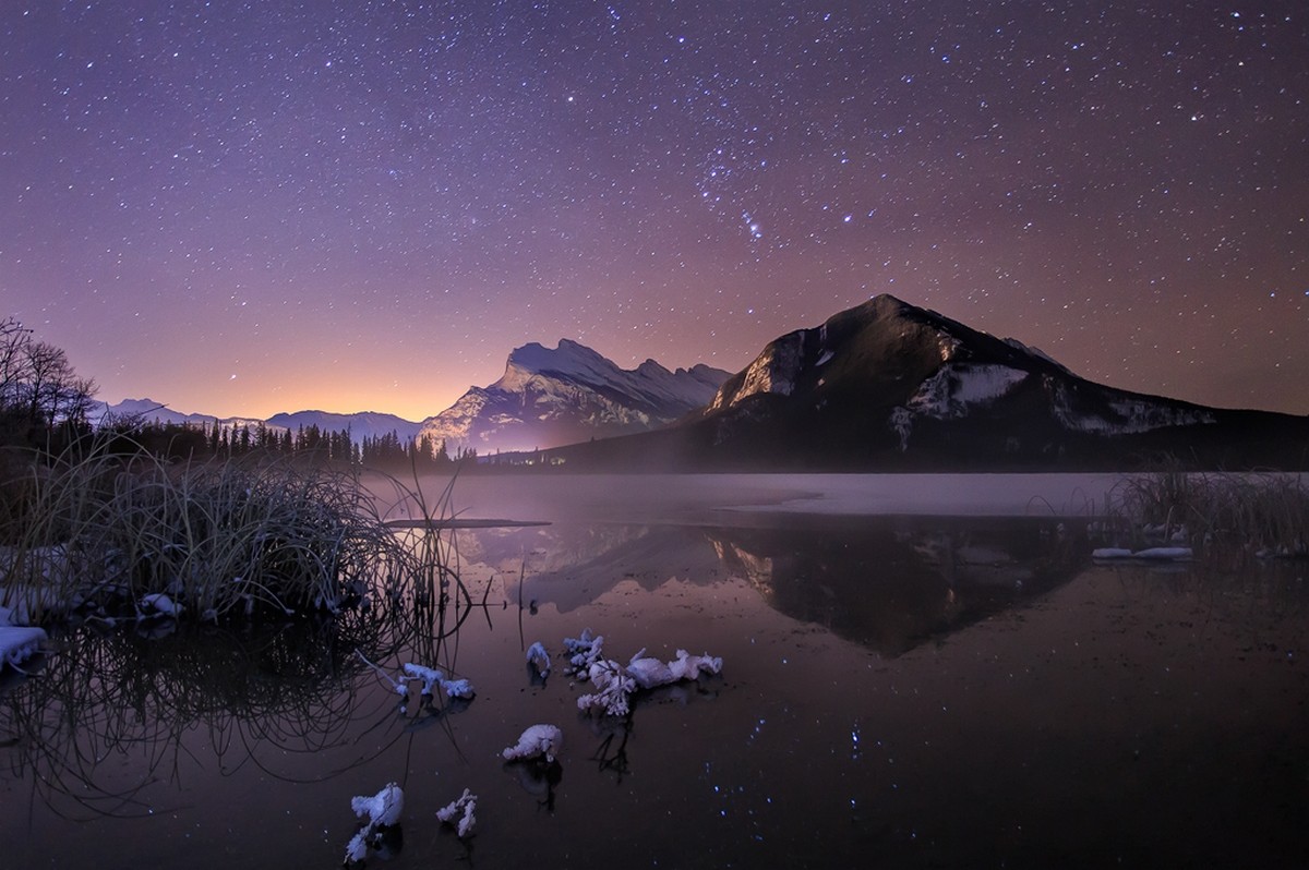 Starry night over Vermilion Lakes, Banff National Park, Canada HD Wallpaper