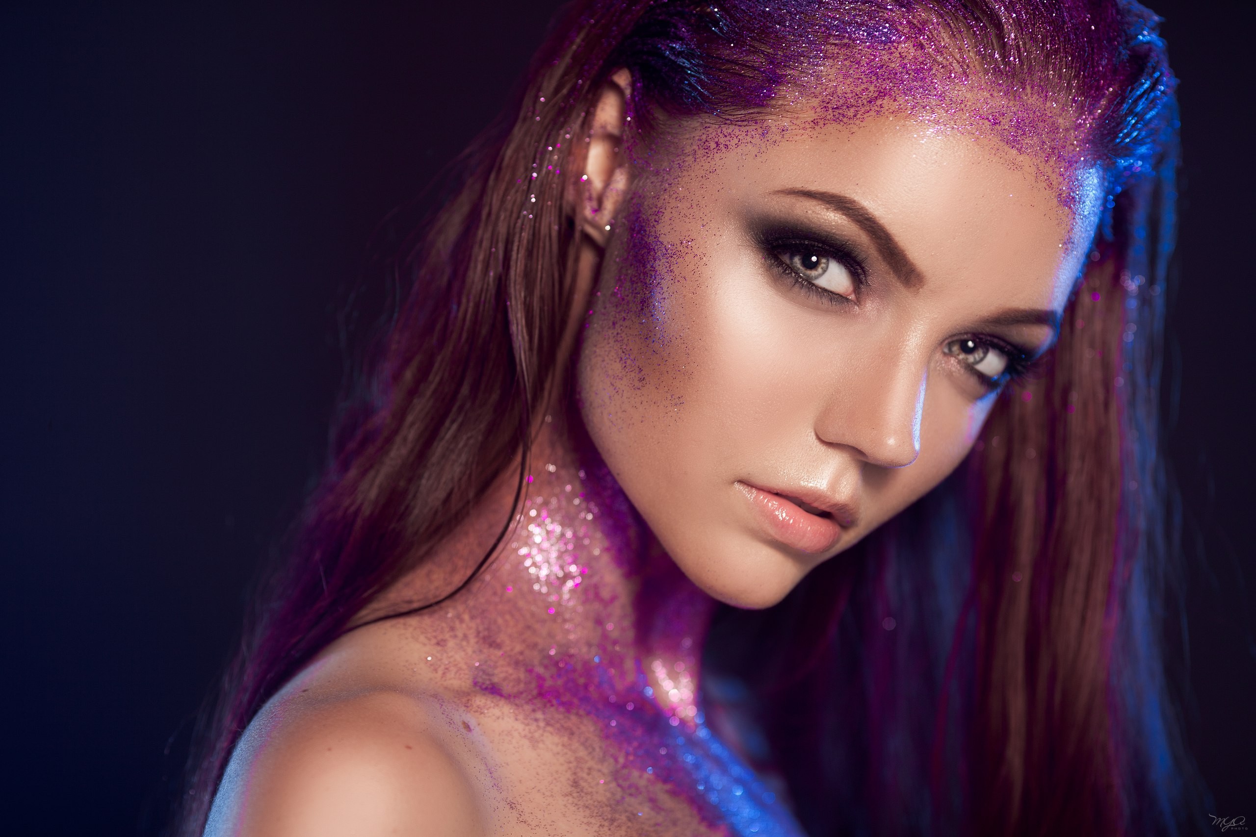 Portrait of Alina Bagrets with glitter HD Wallpaper