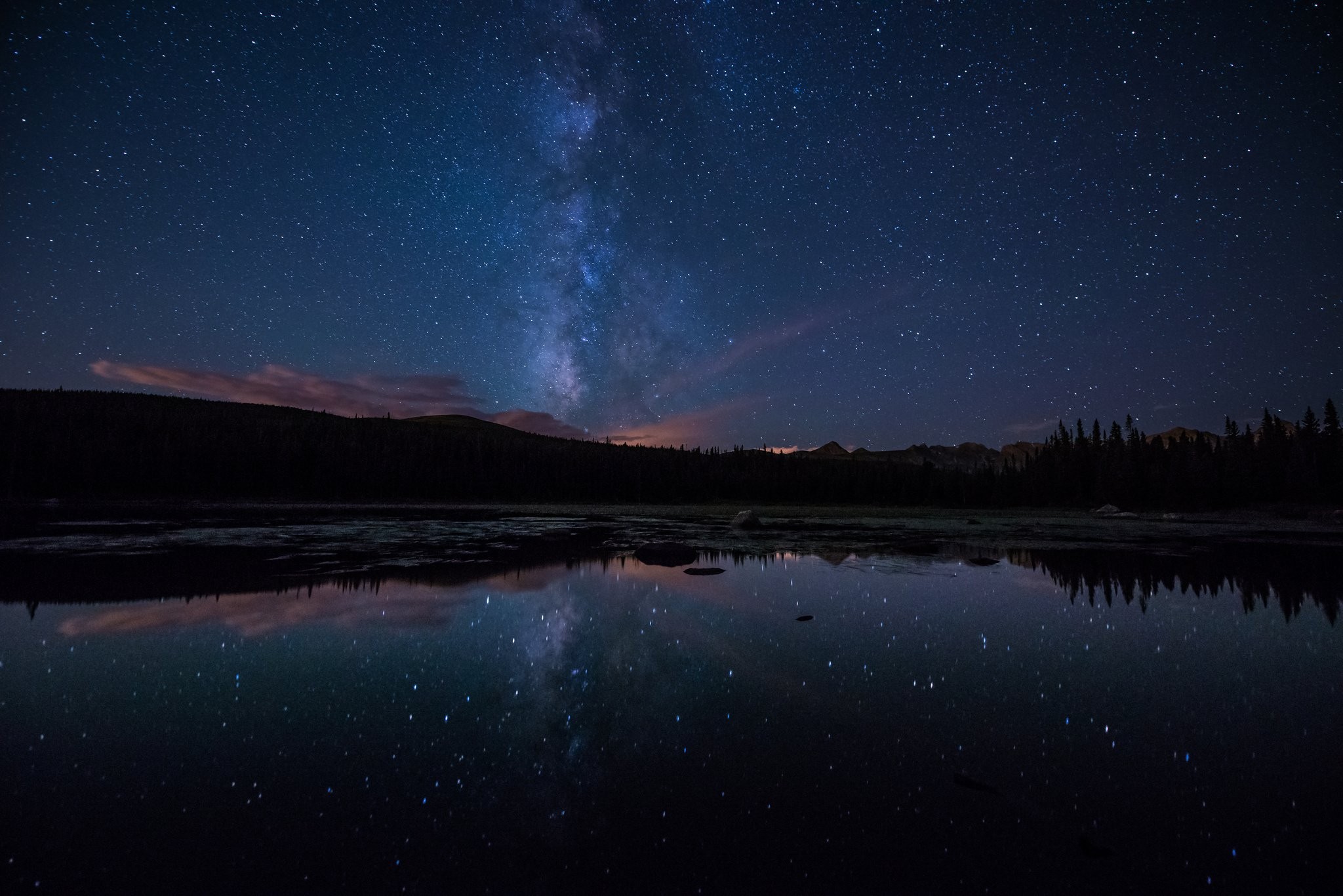 Milky Way galaxy reflected in a lake at night HD Wallpaper