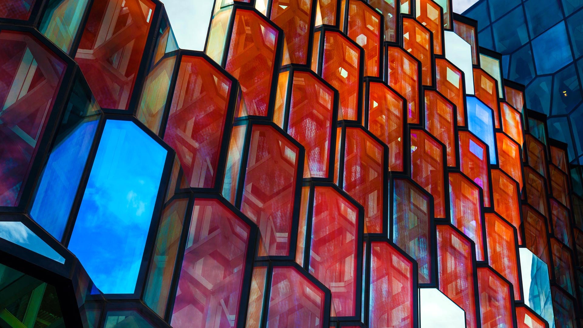 Honeycomb glass facade of a modern building HD Wallpaper