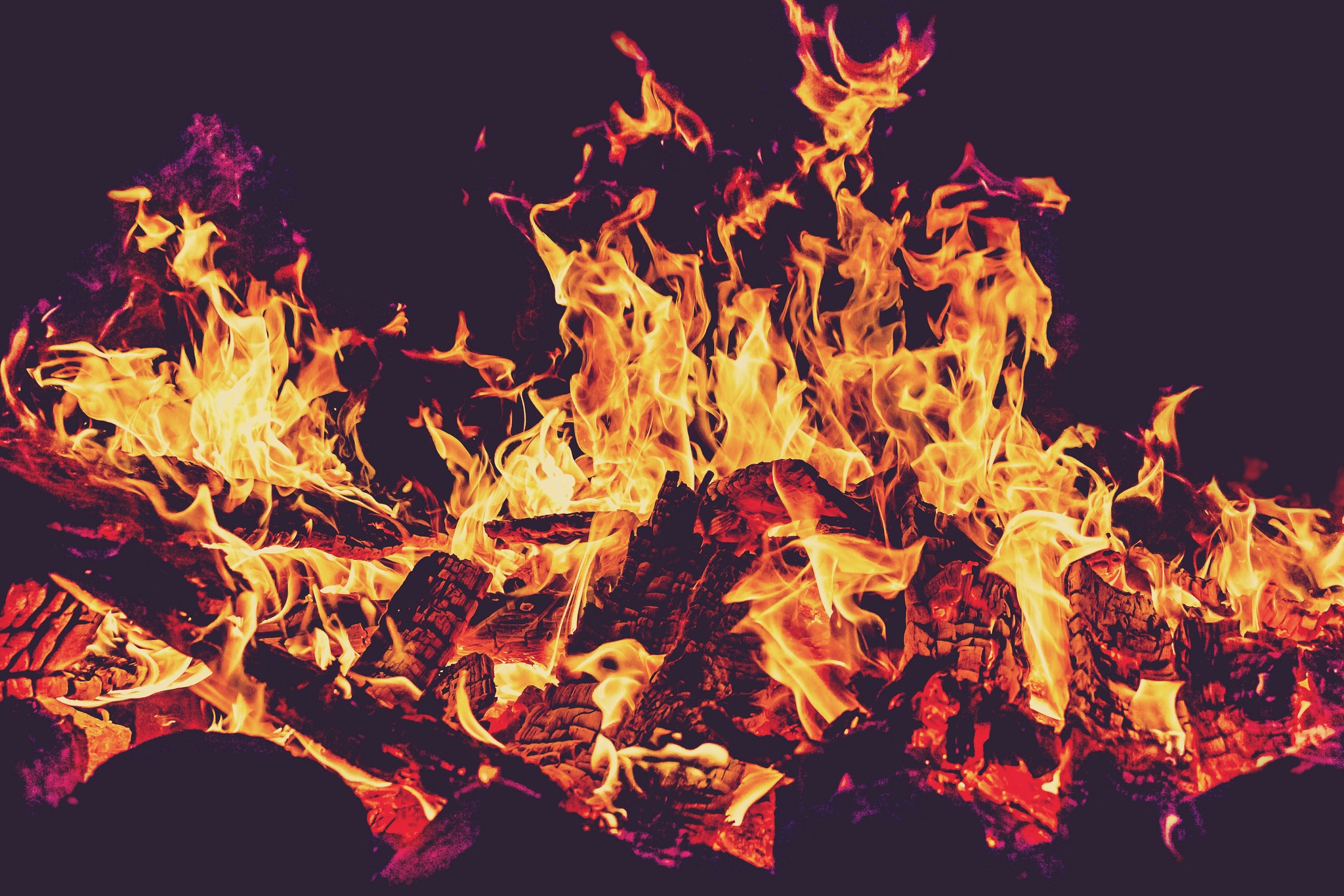 Close-up of a bonfire with glowing embers HD Wallpaper