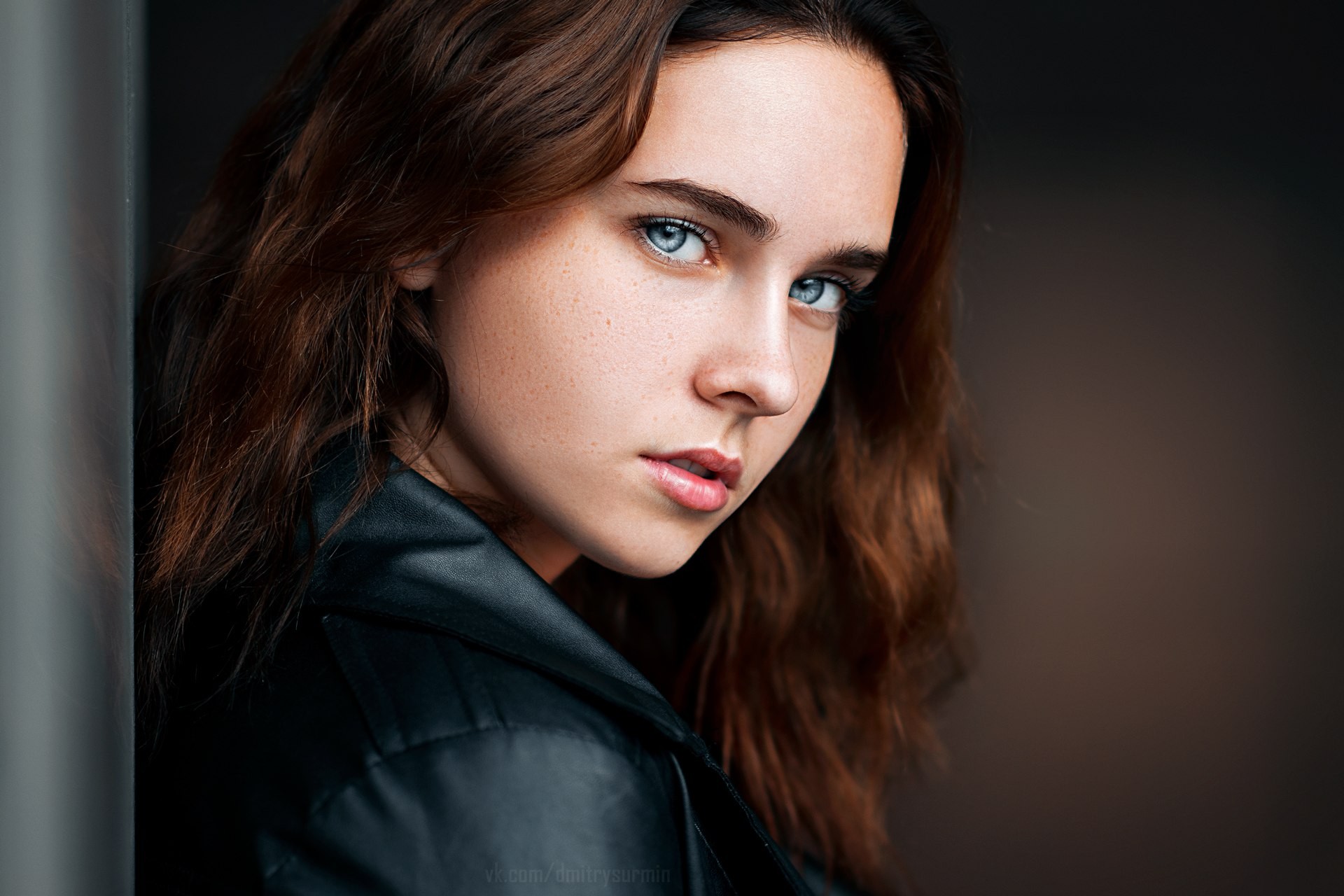 Woman in leather jacket with blue eyes HD Wallpaper