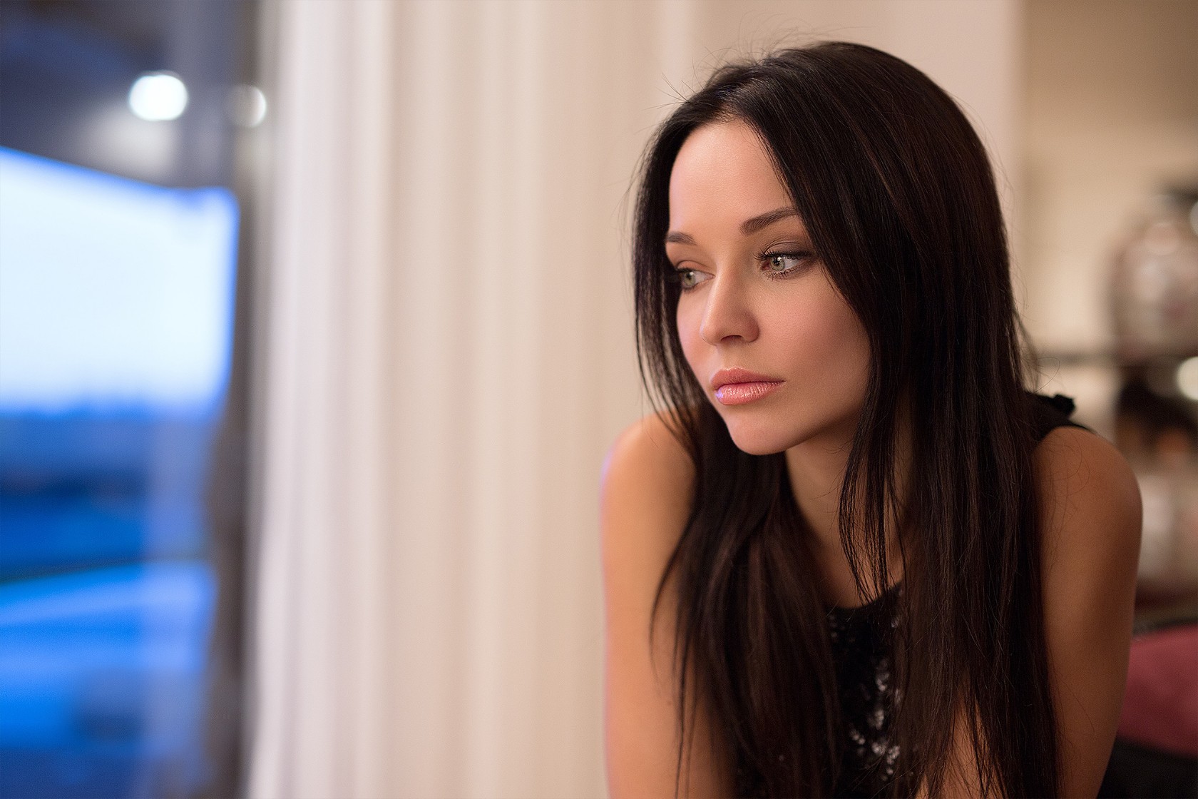 Angelina Petrova looking away from the camera HD Wallpaper