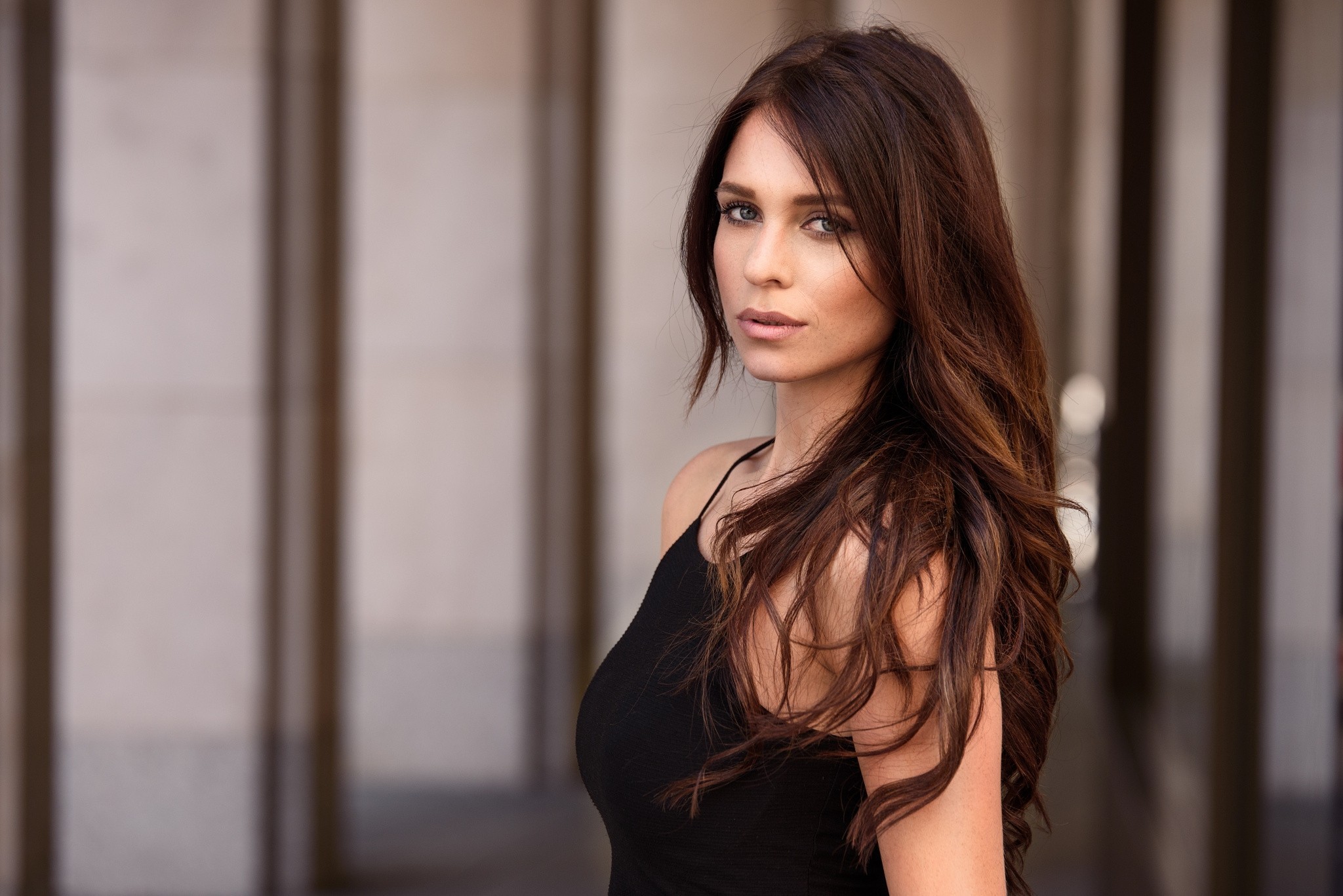 Woman with long brown hair looking at viewer HD Wallpaper