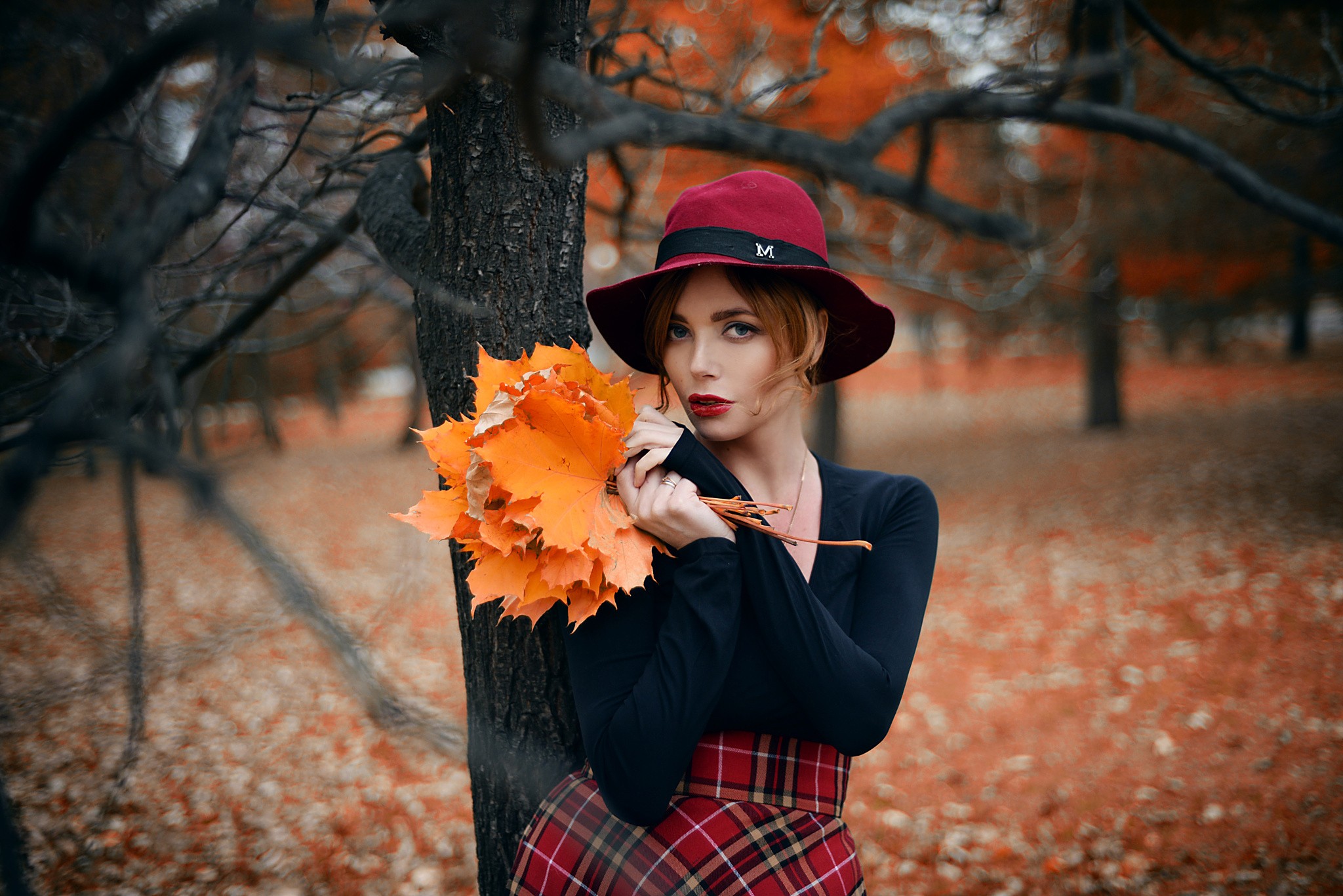 Woman in hat holding autumn leaves HD Wallpaper