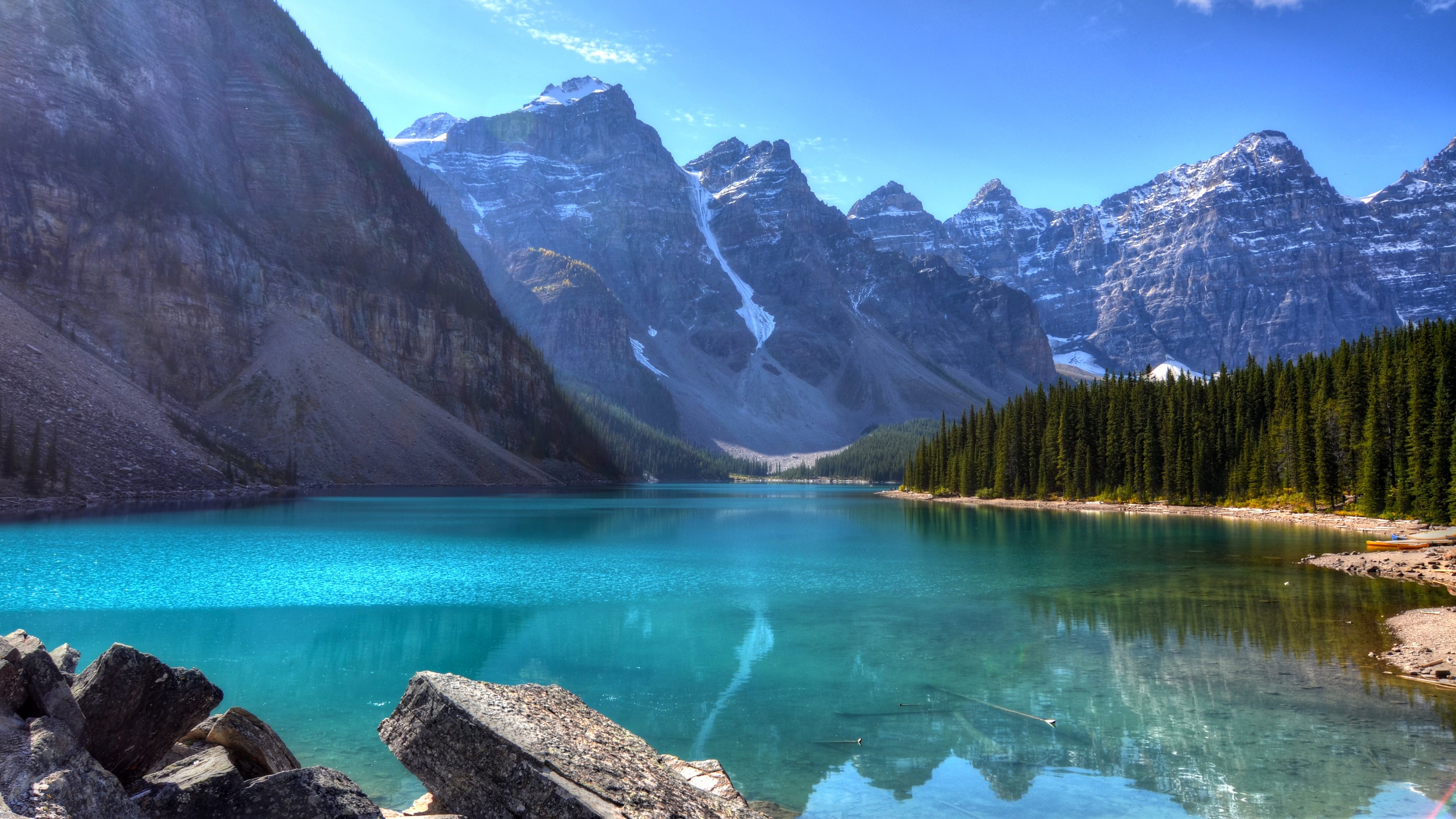 Moraine Lake in Banff National Park HD Wallpaper