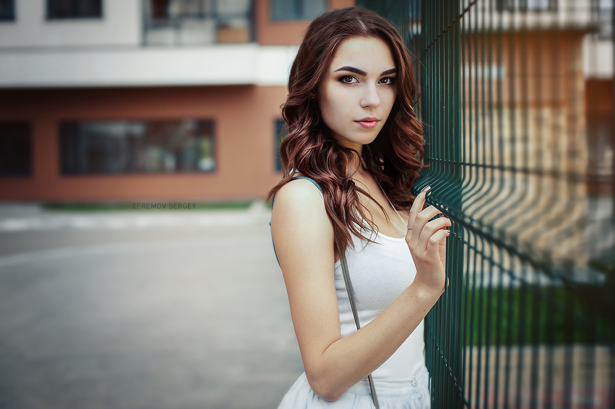Woman in white tank top and skirt outdoors HD Wallpaper