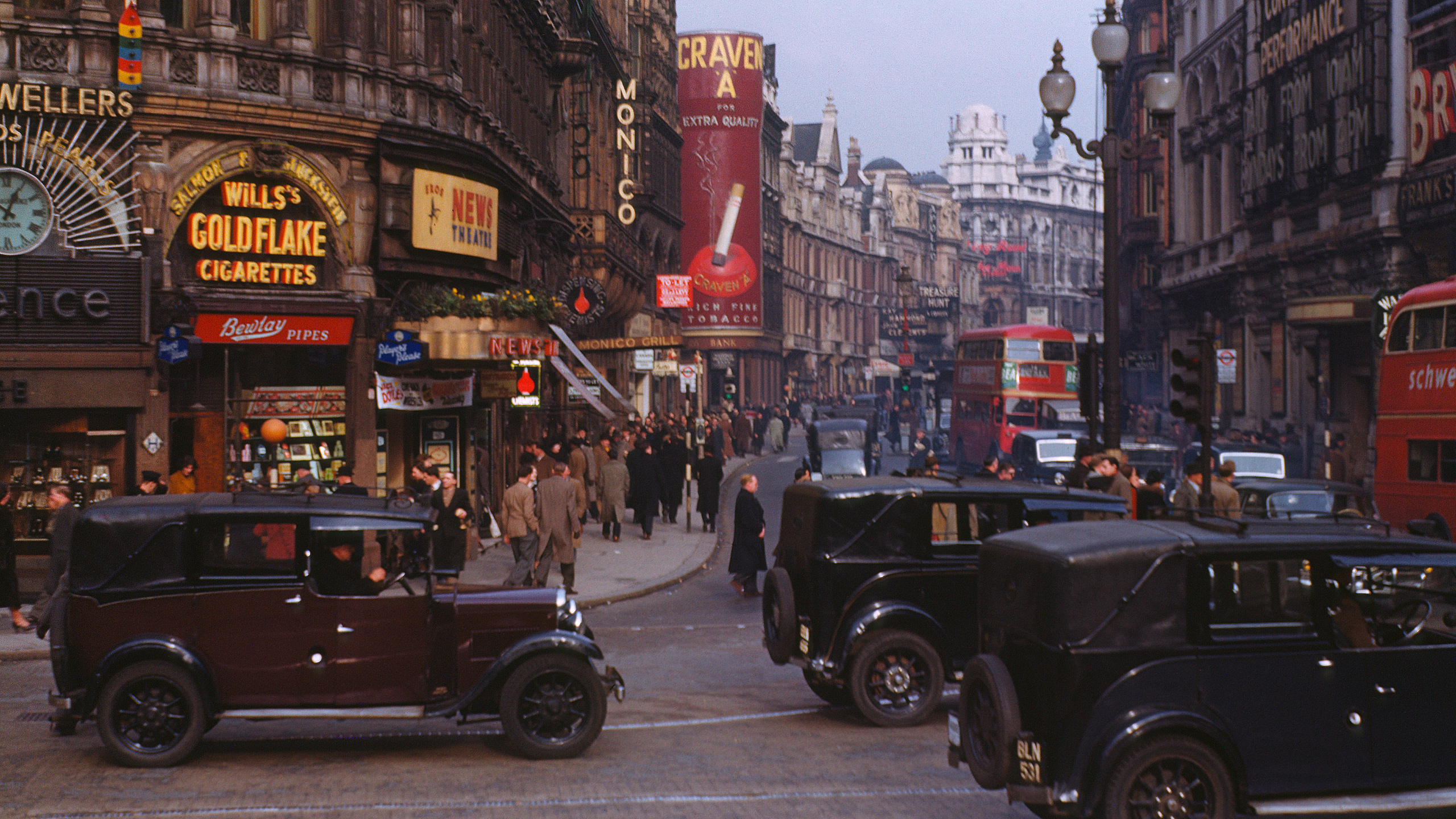 Wills's Gold Flake Cigarettes and Monico Theatre in London HD Wallpaper
