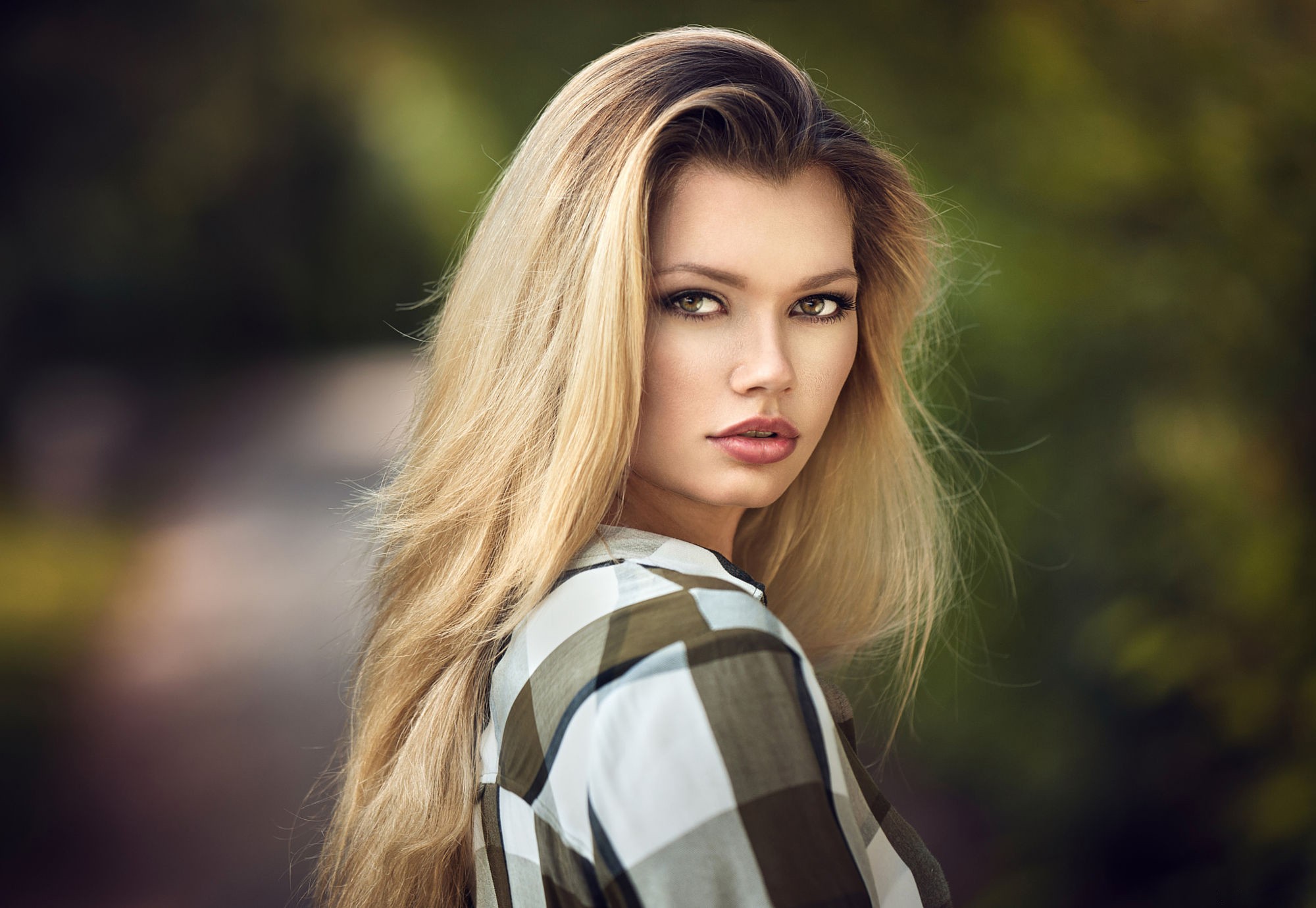 Woman with blonde hair wearing a plaid shirt HD Wallpaper