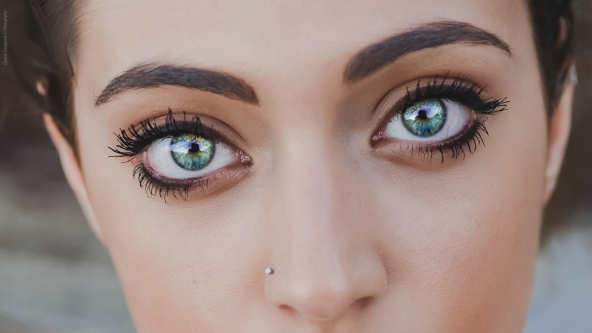 Close-up of a woman's green eyes with makeup HD Wallpaper