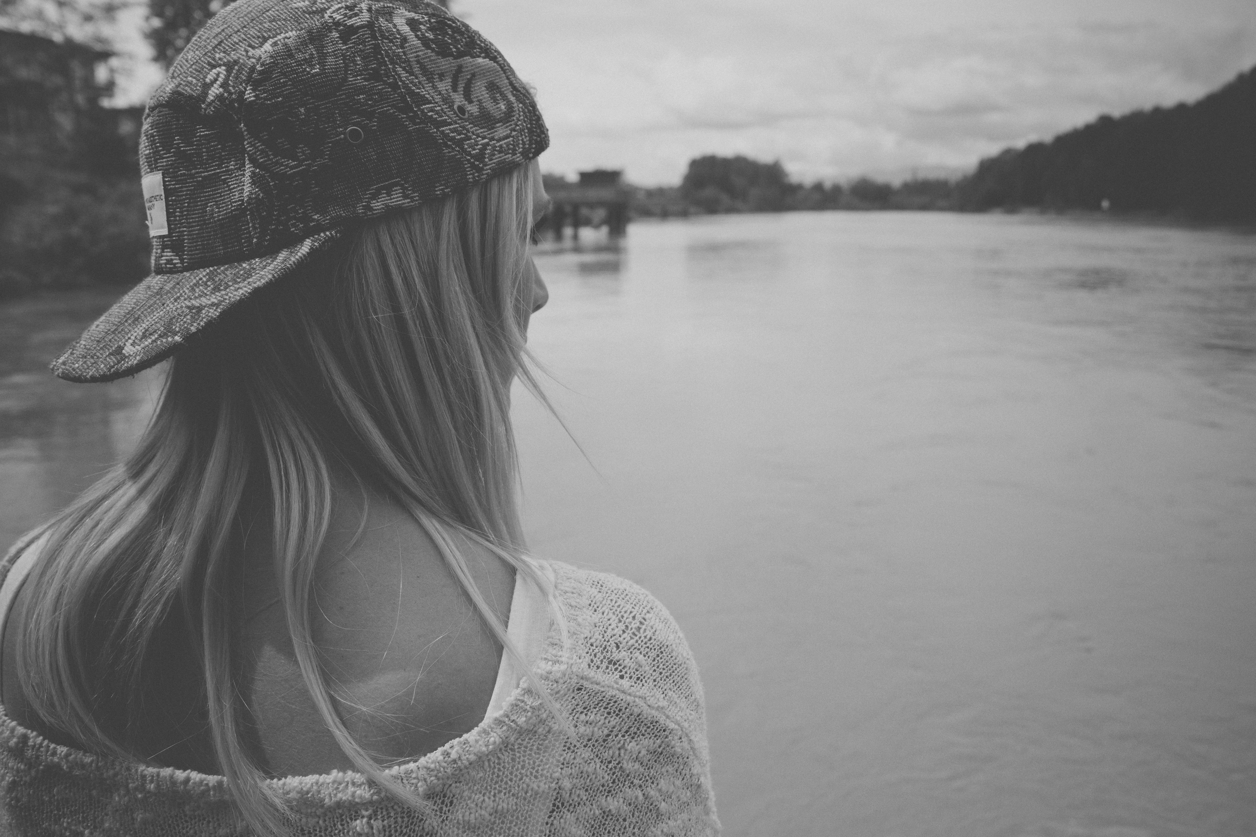 Monochrome photo of a woman wearing a cap HD Wallpaper