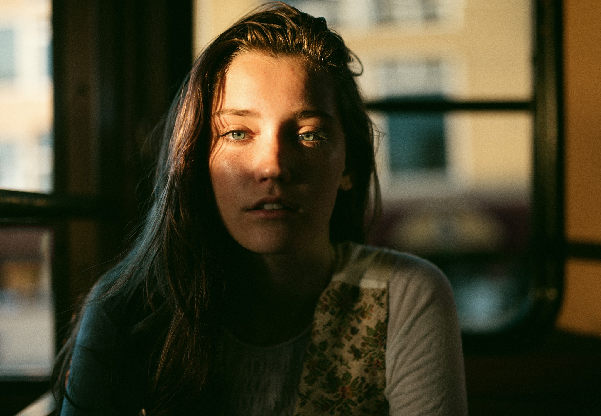 Portrait of Chloe Bechtol in sunlight HD Wallpaper
