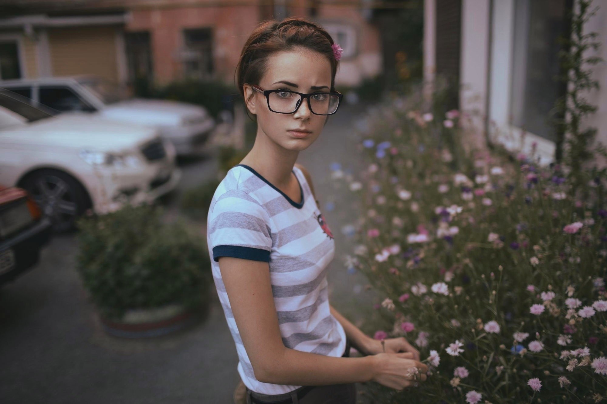 Woman with glasses and flowers HD Wallpaper