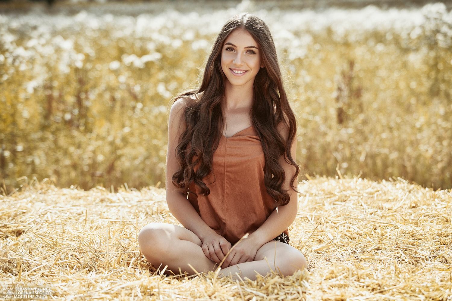 Lorena Esposito sitting in a field of hay HD Wallpaper