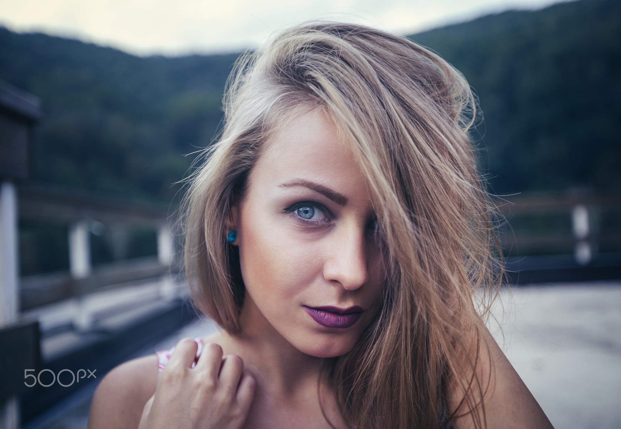 Woman with blonde hair and blue eyes HD Wallpaper