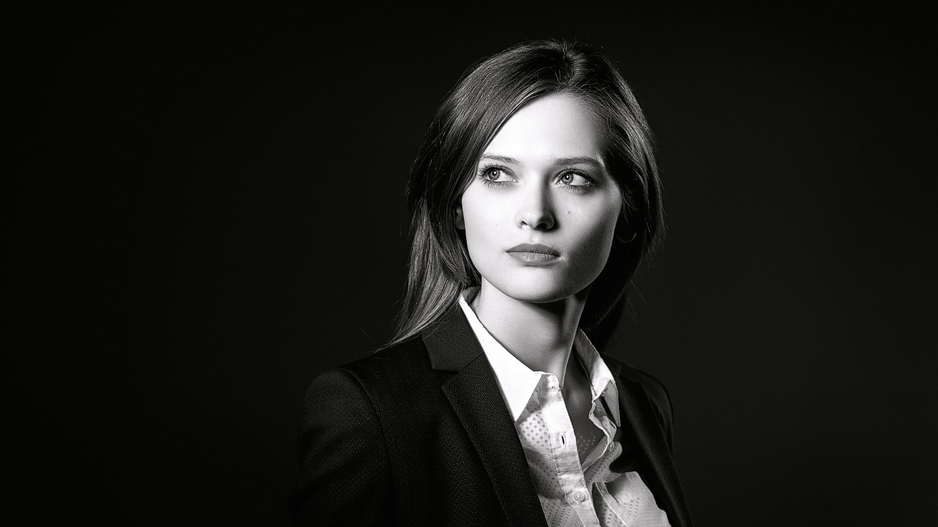 Monochrome portrait of a woman by Stepan Gladkov HD Wallpaper