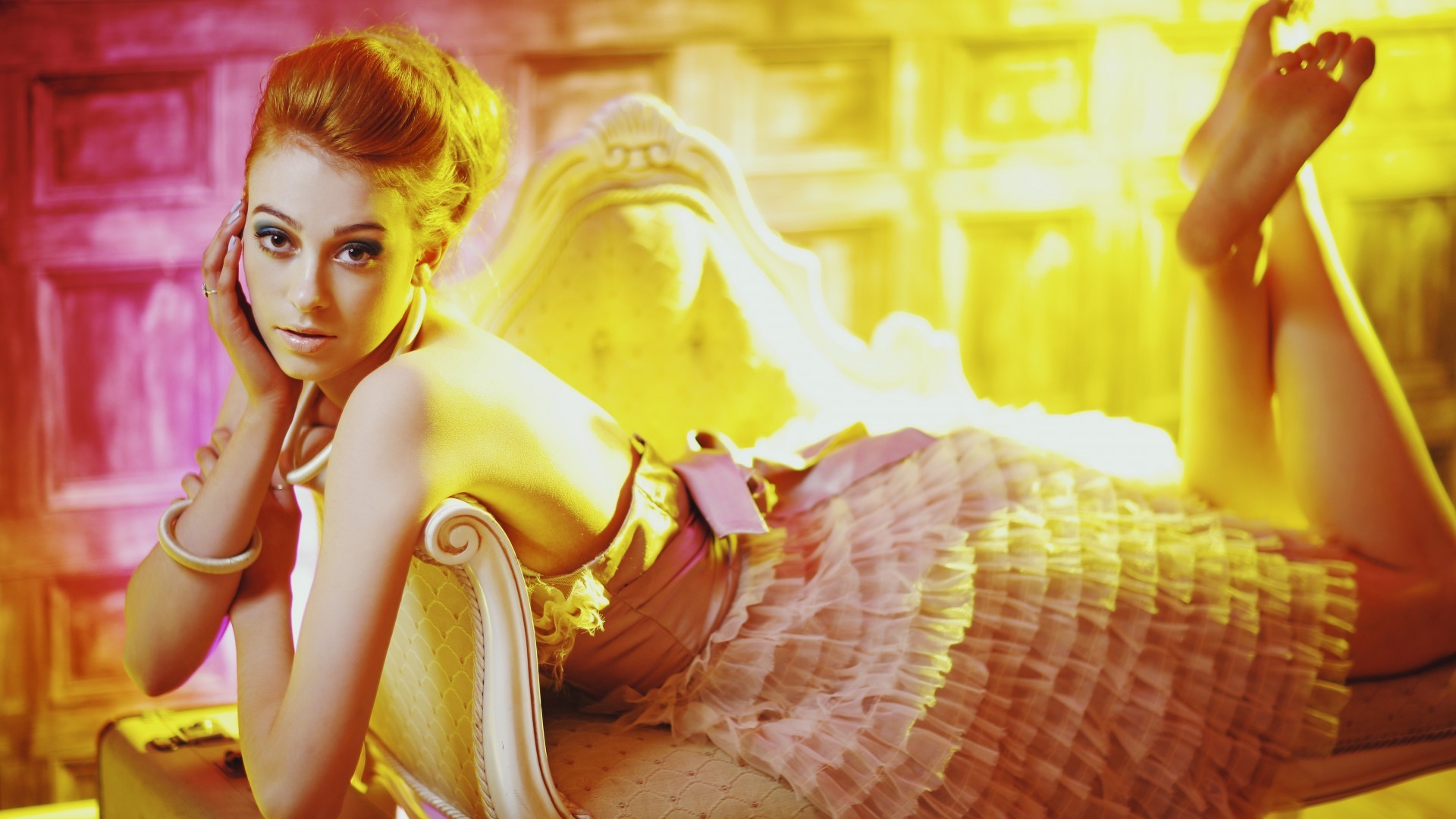 Woman in vintage dress posing on a chaise lounge HD Wallpaper
