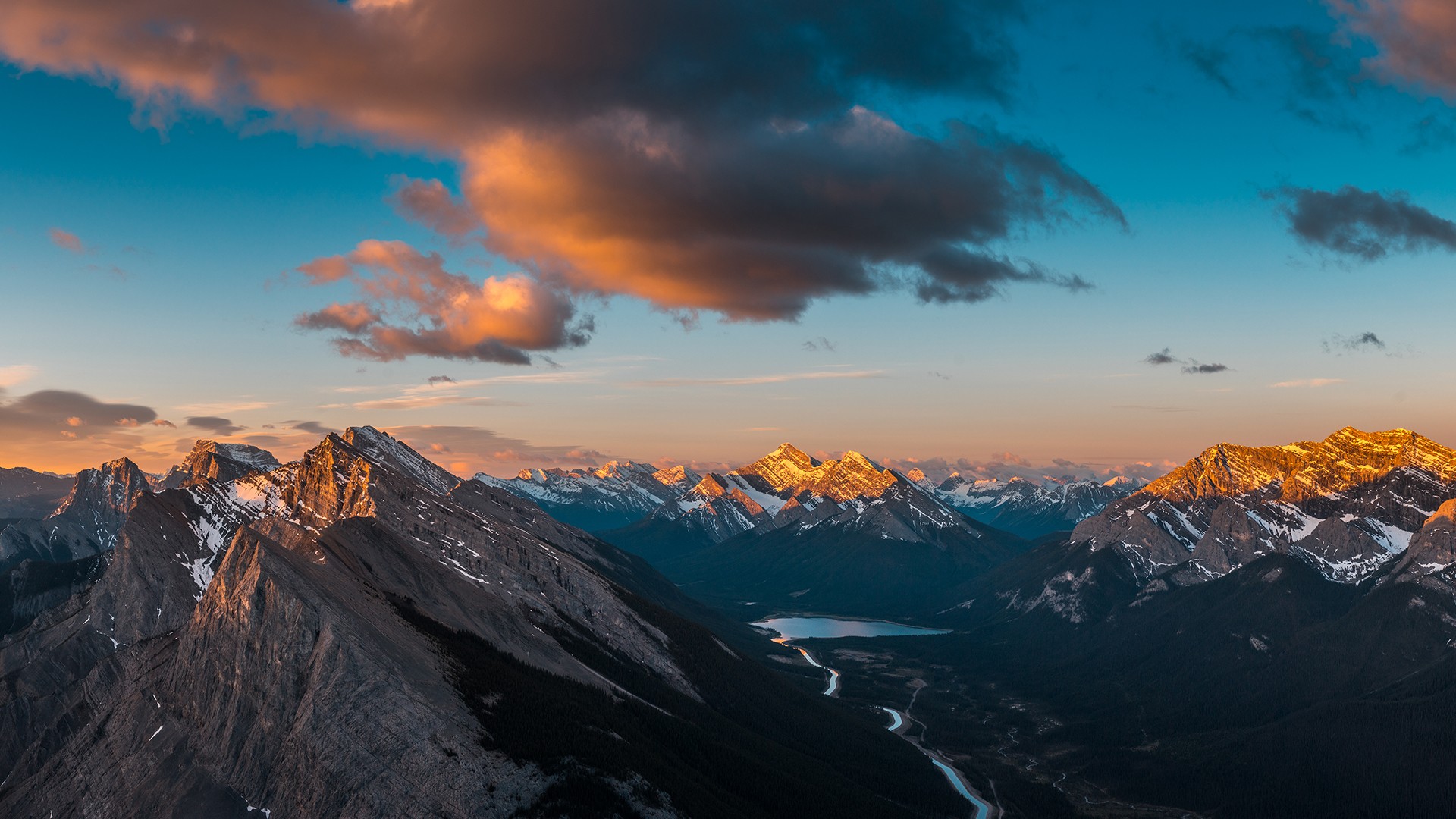 Sunset over Canadian Rocky Mountains in Alberta HD Wallpaper