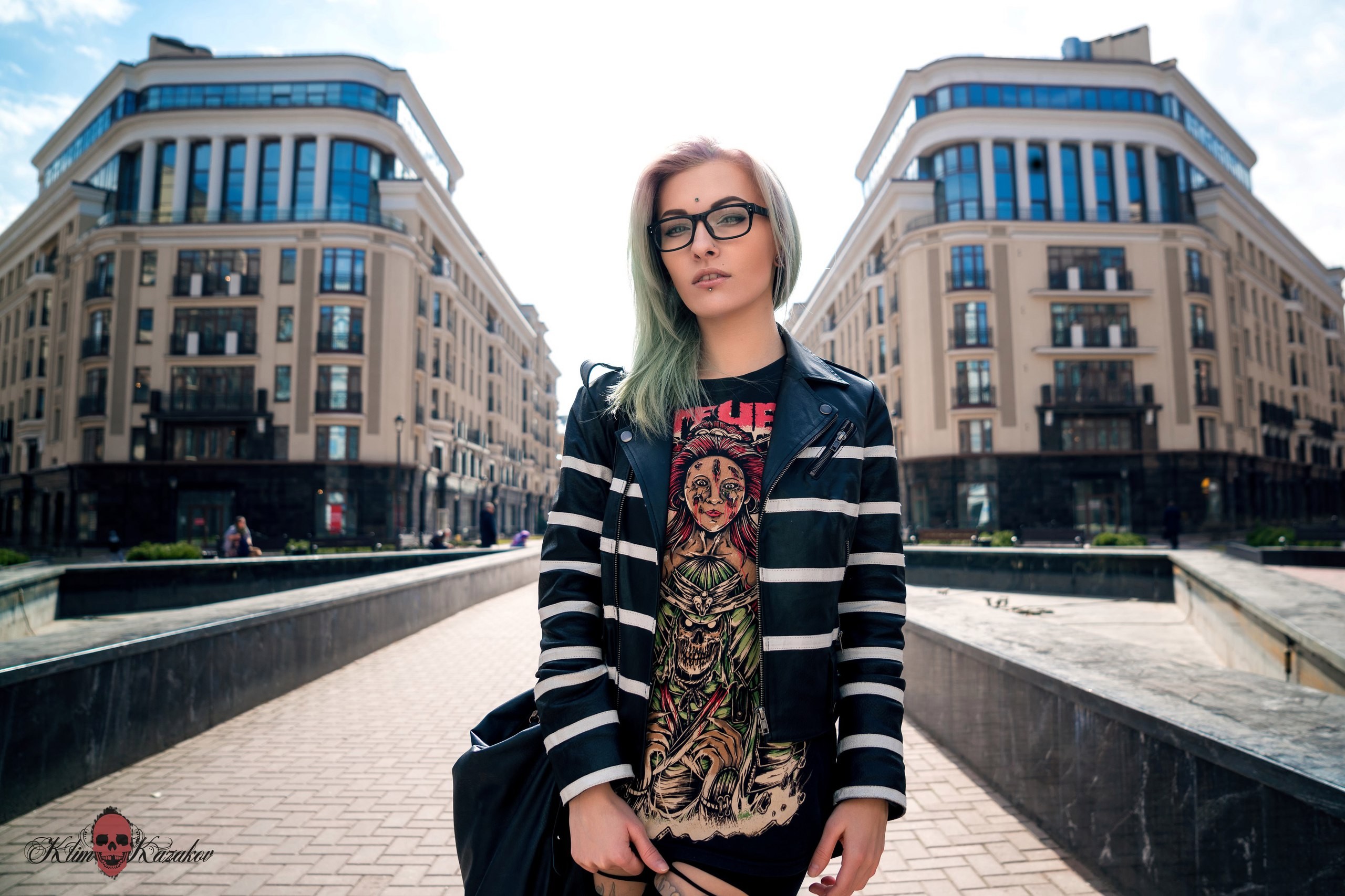 Sasha Brink with dyed hair and glasses in the city HD Wallpaper