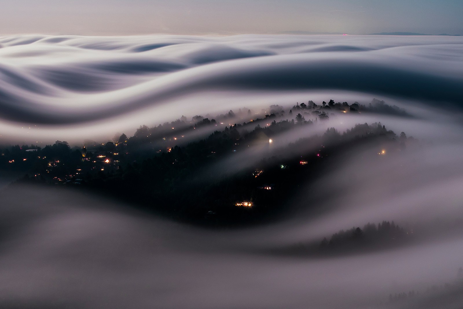 Fog rolling over a town in California at dusk HD Wallpaper