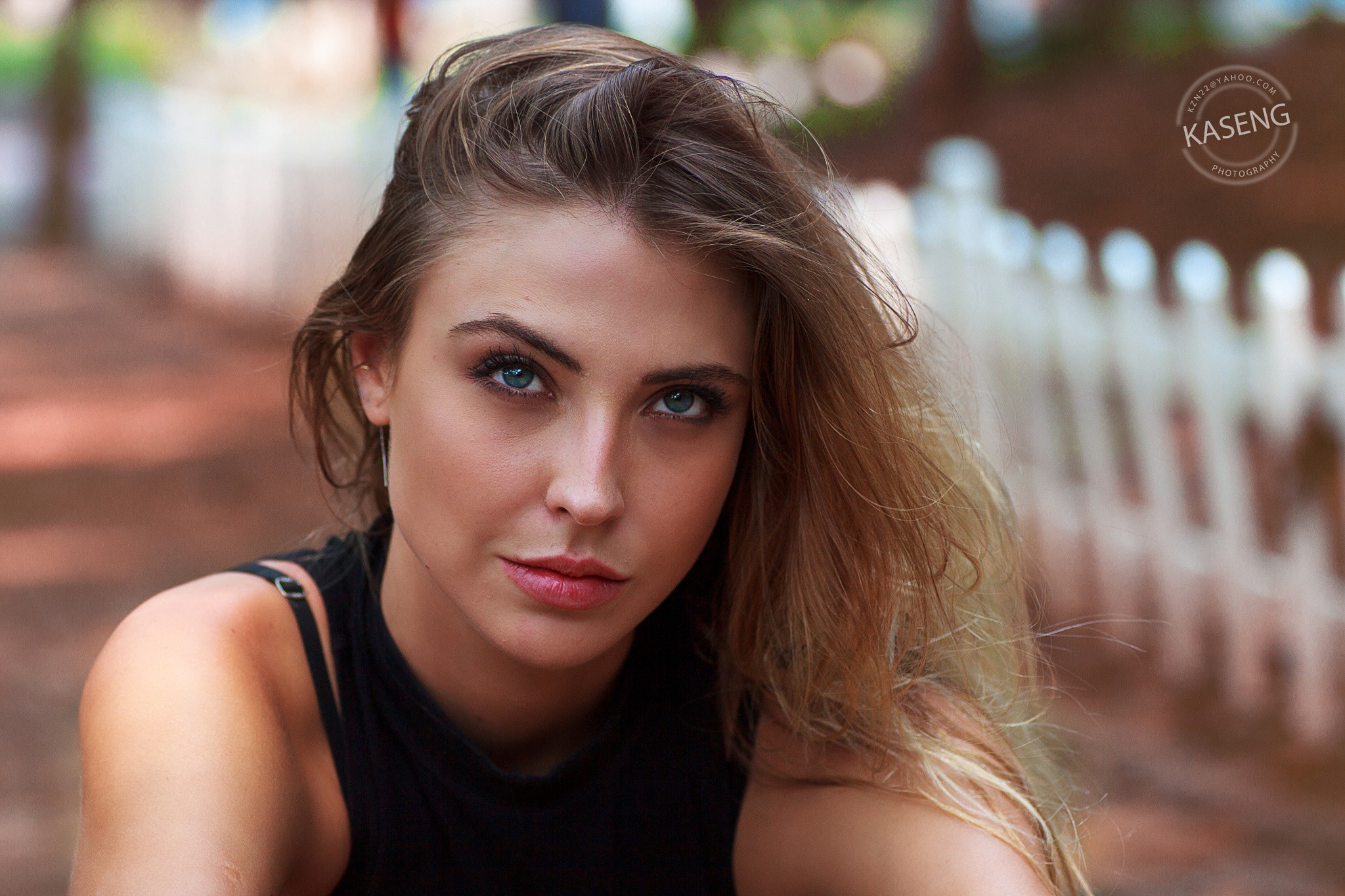 Woman with blue eyes and blonde hair portrait HD Wallpaper