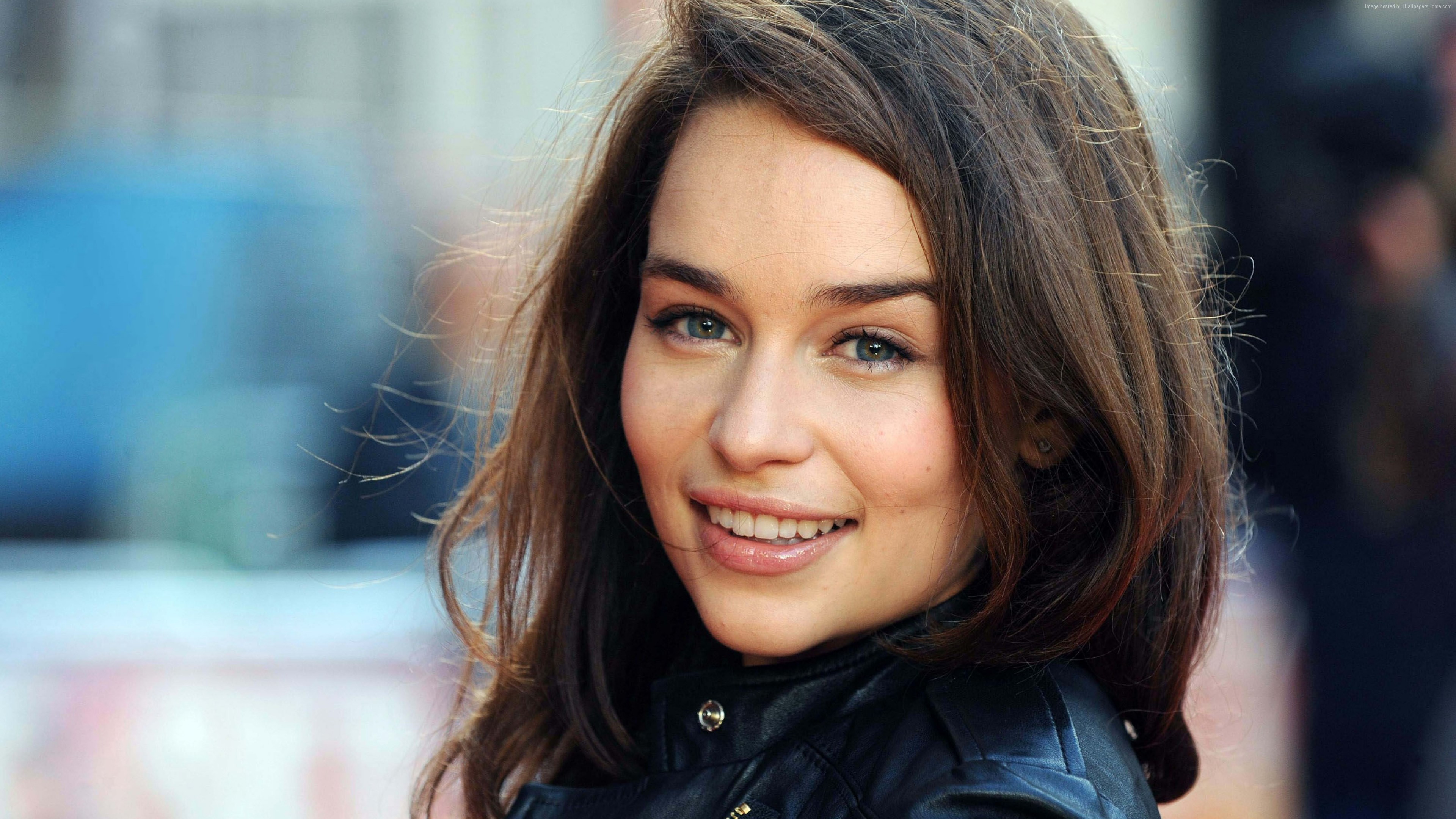 Emilia Clarke smiling HD Wallpaper