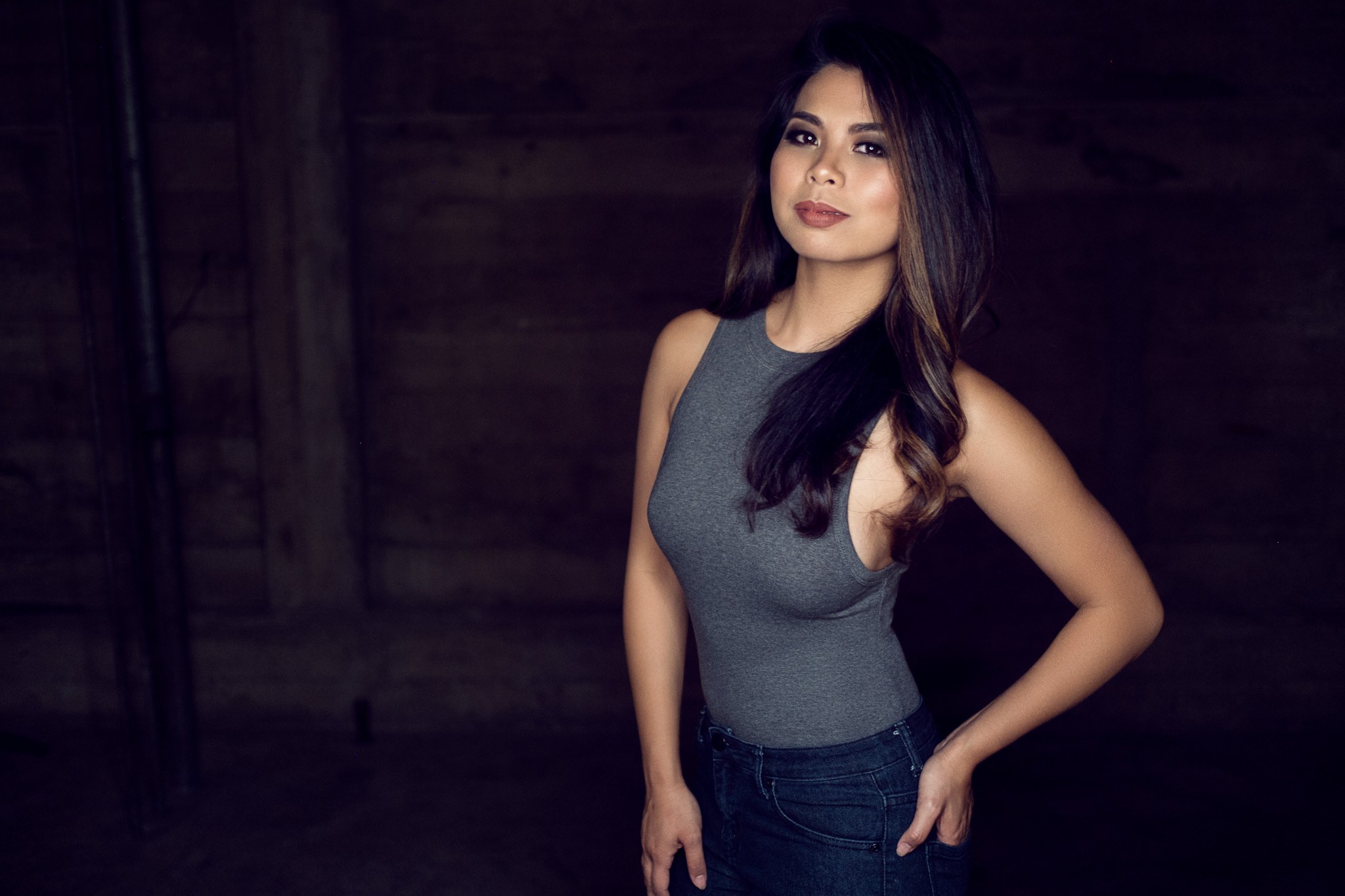 Asian model in a grey tank top and jeans HD Wallpaper