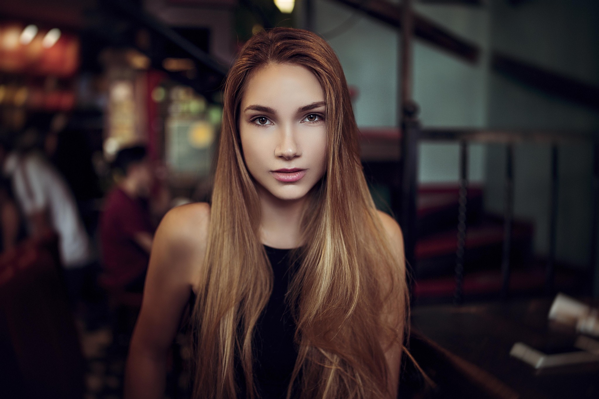 Portrait of a young woman with long blonde hair HD Wallpaper