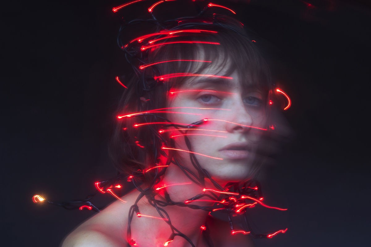 Woman with red Christmas lights around her head HD Wallpaper
