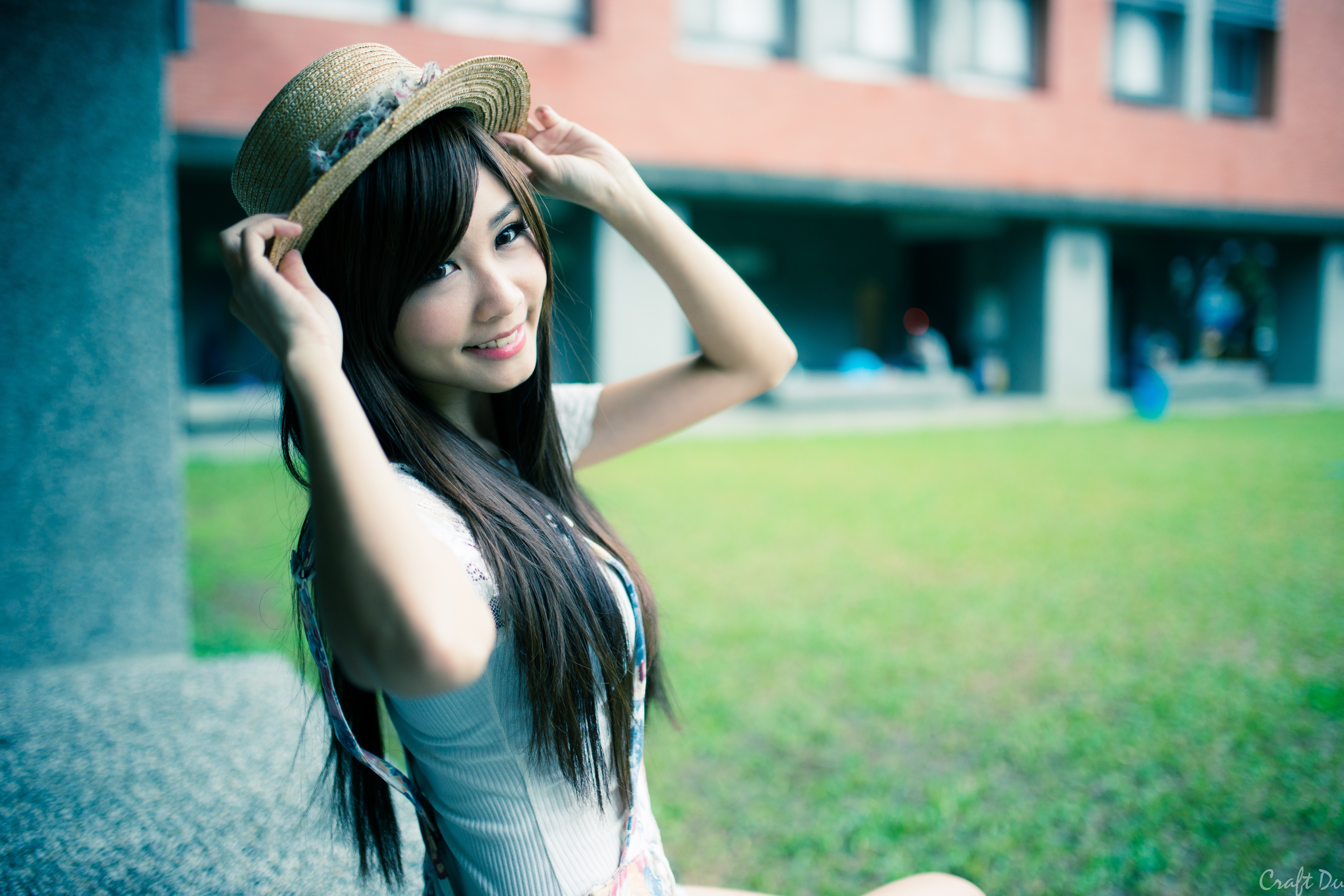 Zhang Ya Zhu wearing a straw hat outdoors HD Wallpaper