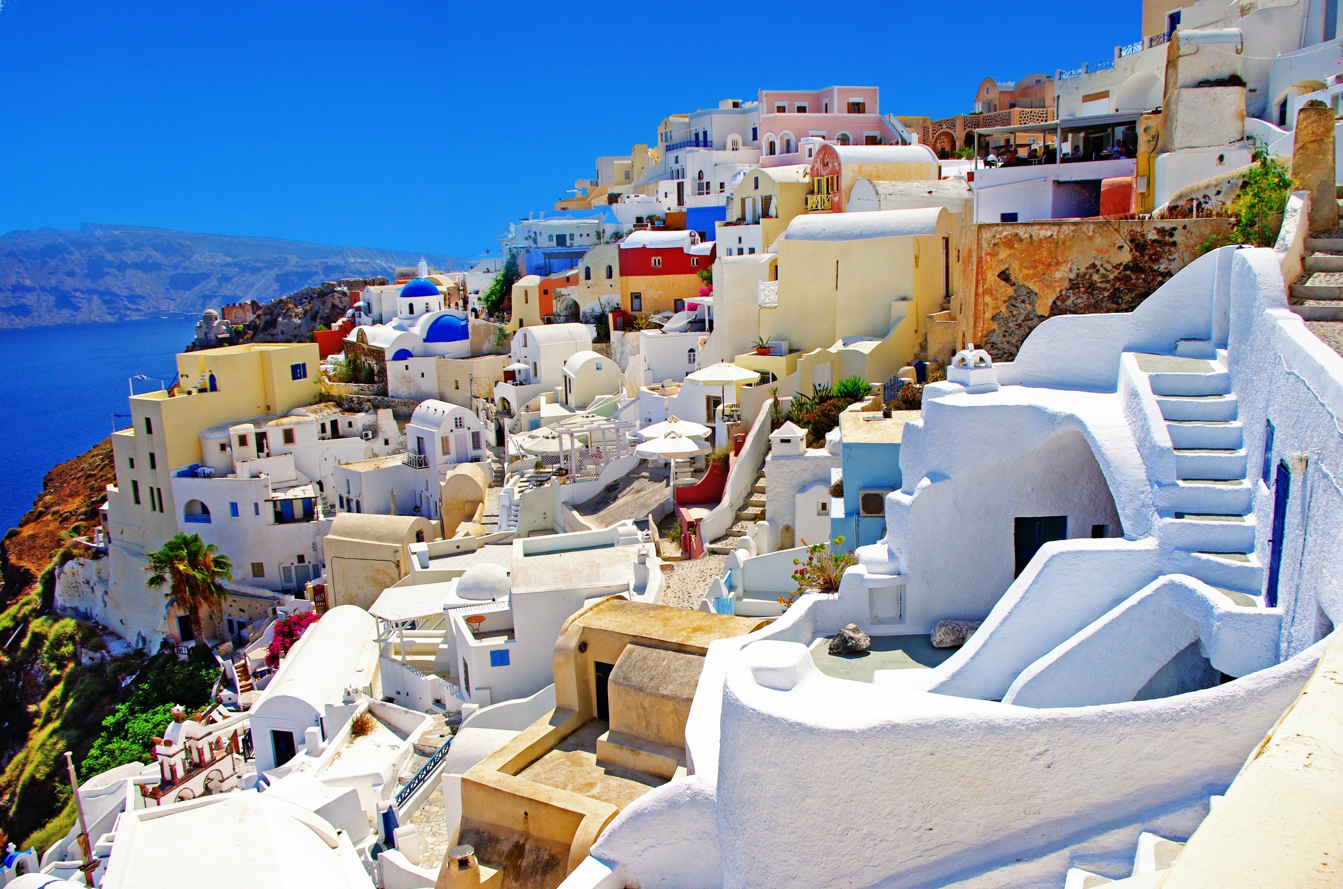 Santorini, Greece: Whitewashed Buildings on a Cliffside HD Wallpaper
