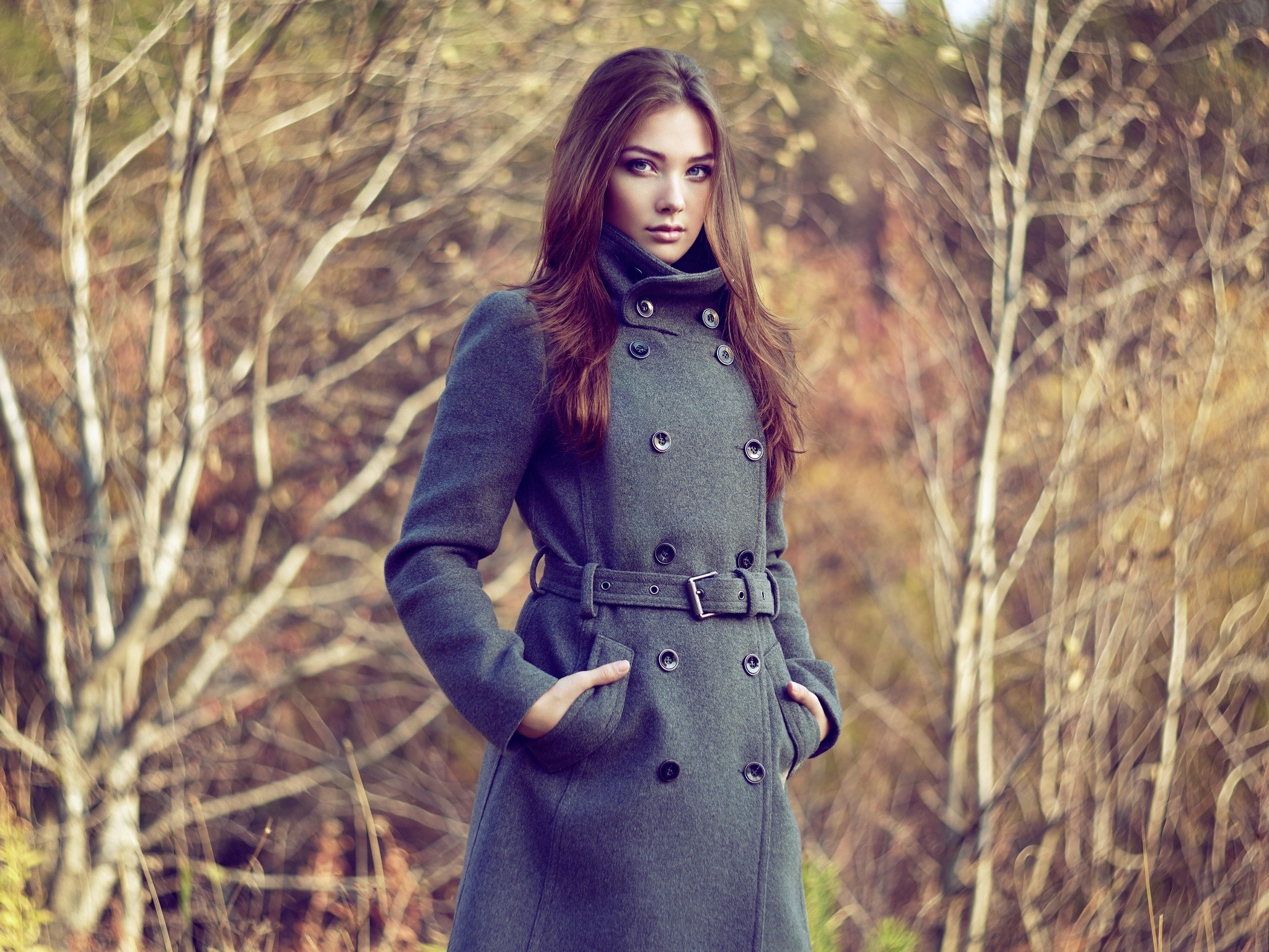 Woman in a grey coat in the fall HD Wallpaper