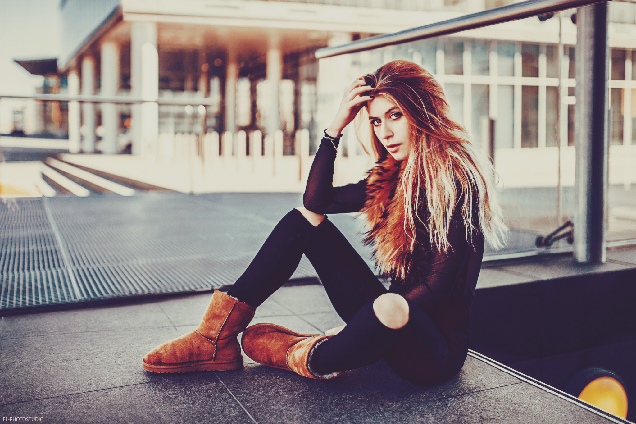 Woman with long hair sitting on the ground HD Wallpaper