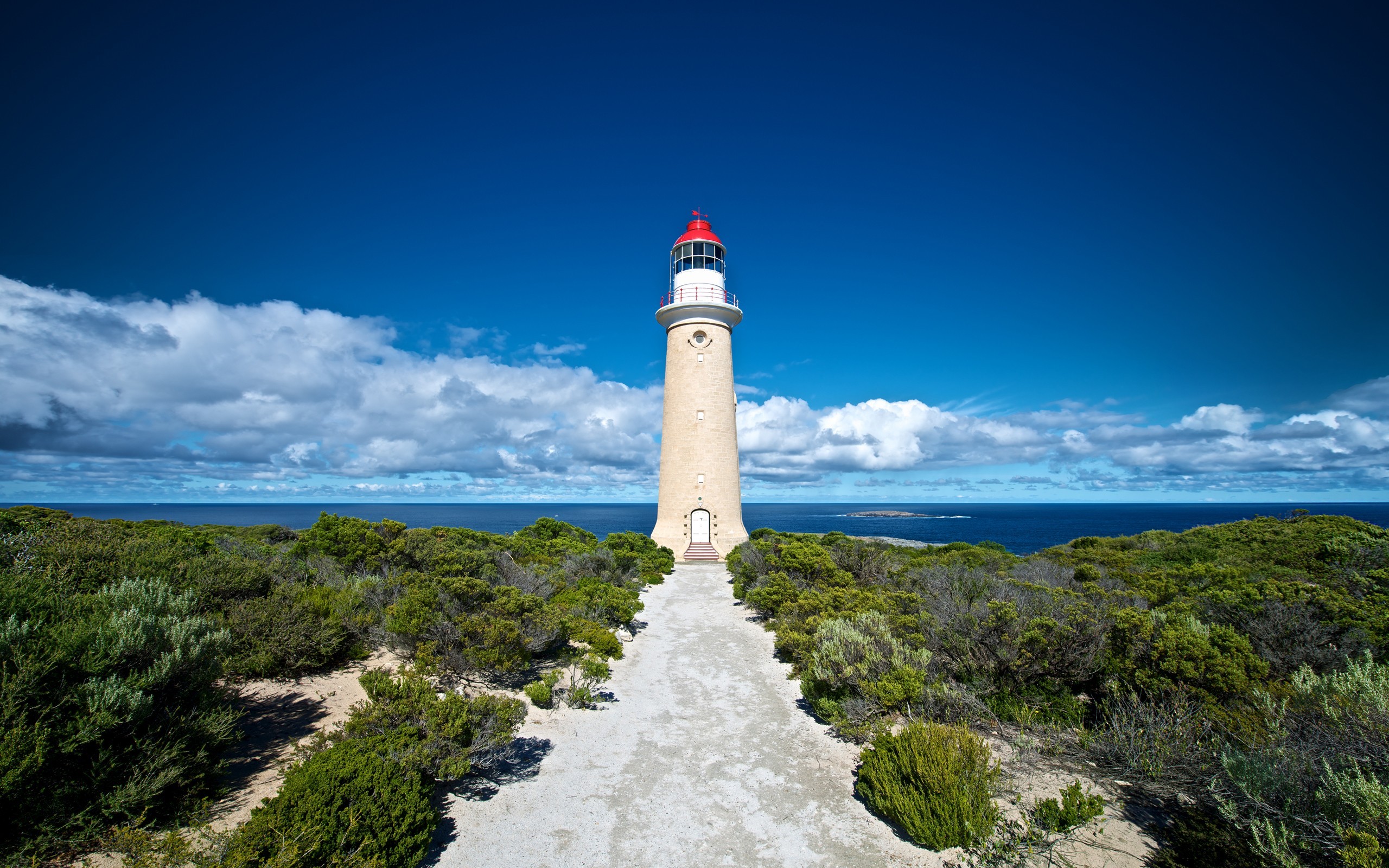 Cape Leeuwin Lighthouse on a sunny day HD Wallpaper