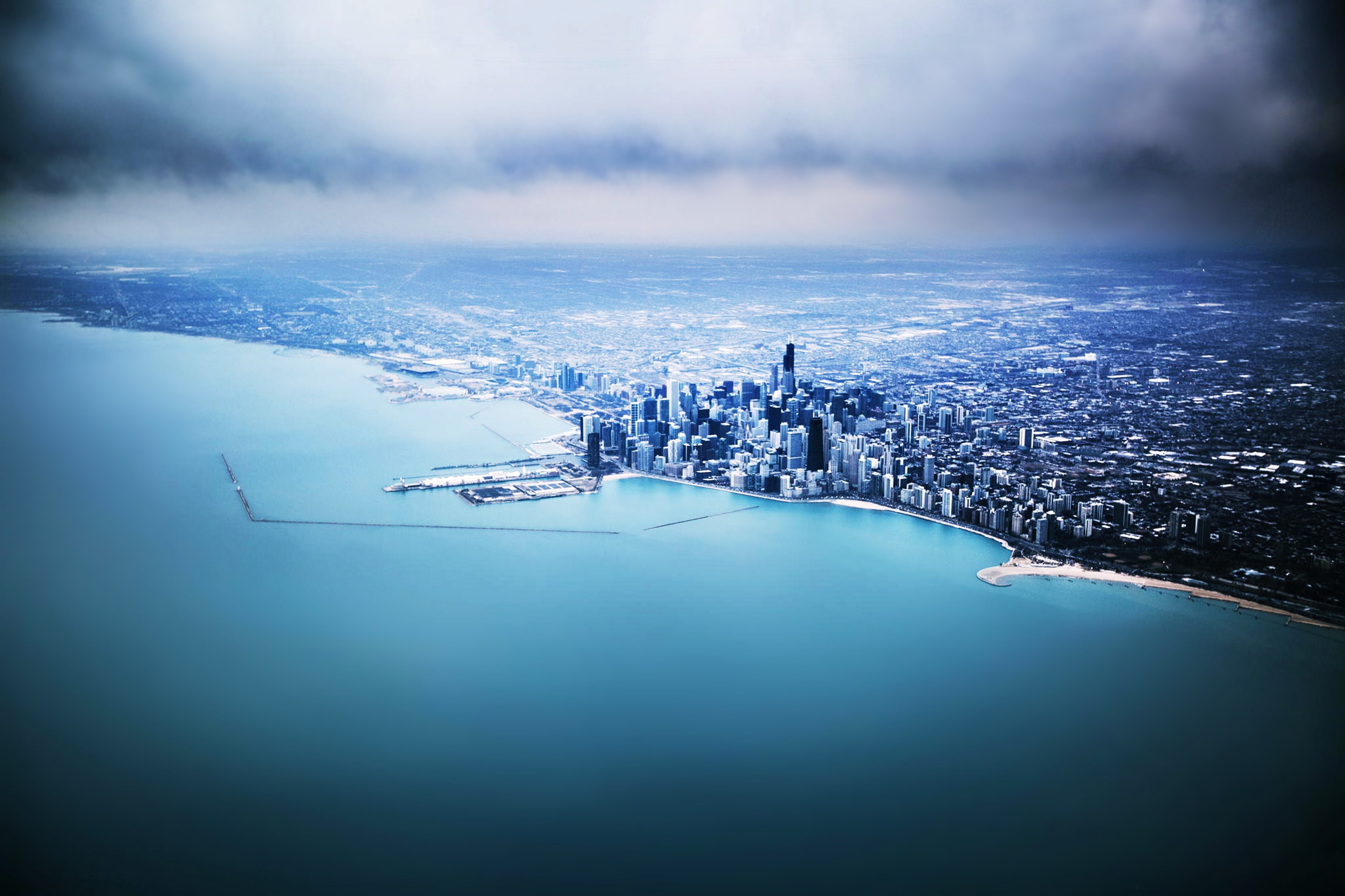 Aerial view of Chicago skyline along Lake Michigan HD Wallpaper