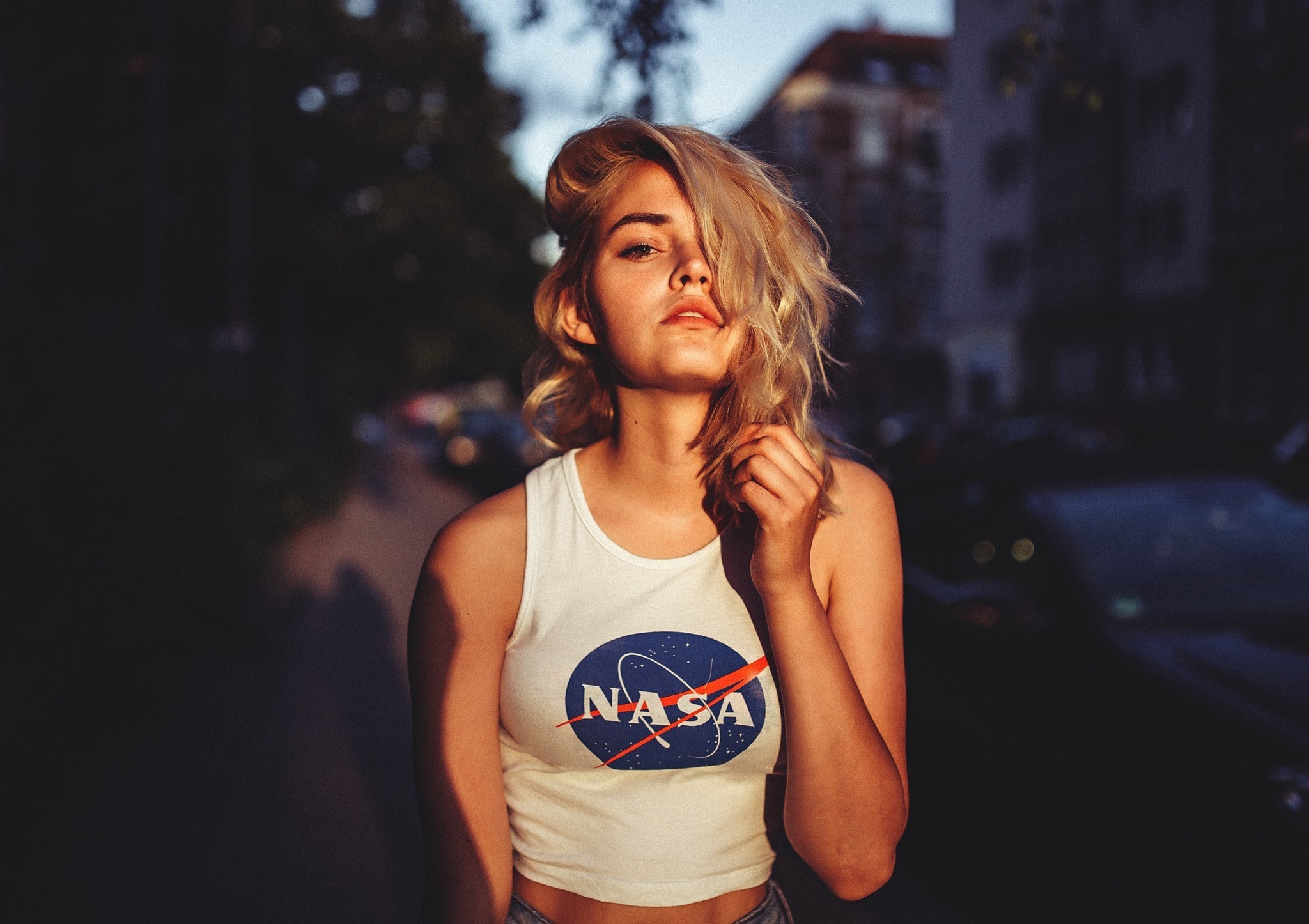 Rachel Ann Yampolsky wearing a NASA top on the street HD Wallpaper