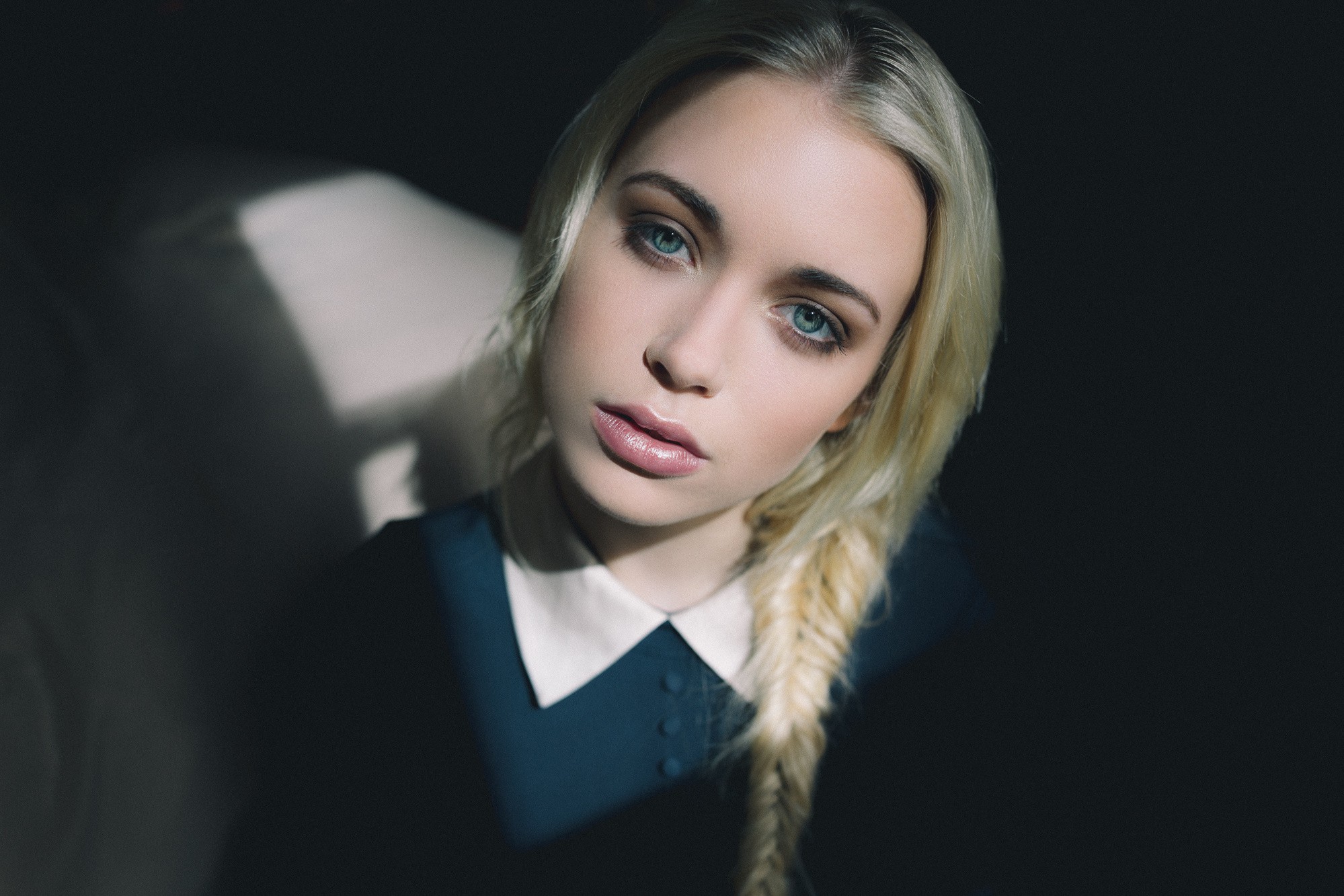 Portrait of a blonde woman with blue eyes HD Wallpaper
