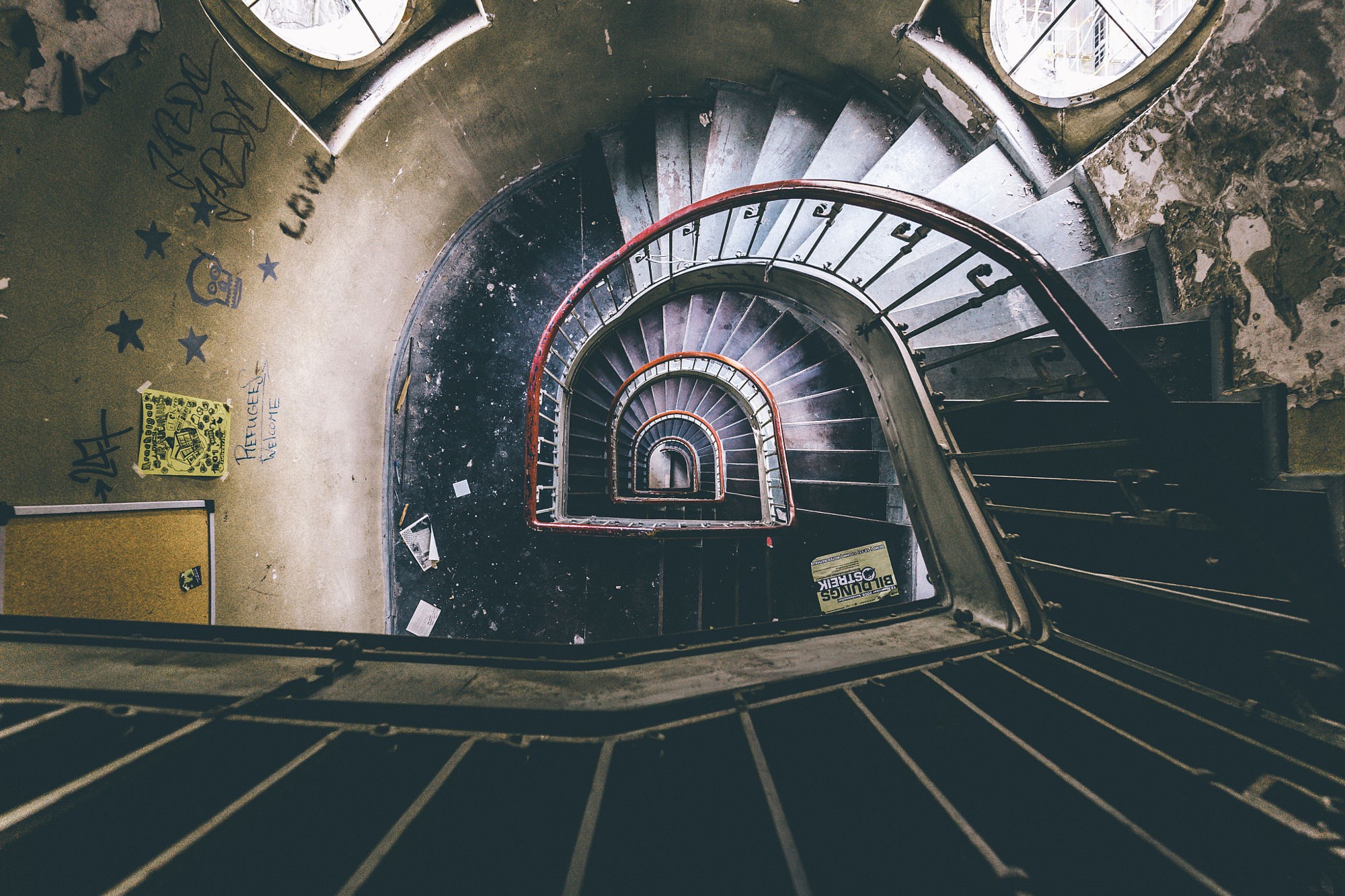 Abandoned spiral staircase with graffiti HD Wallpaper