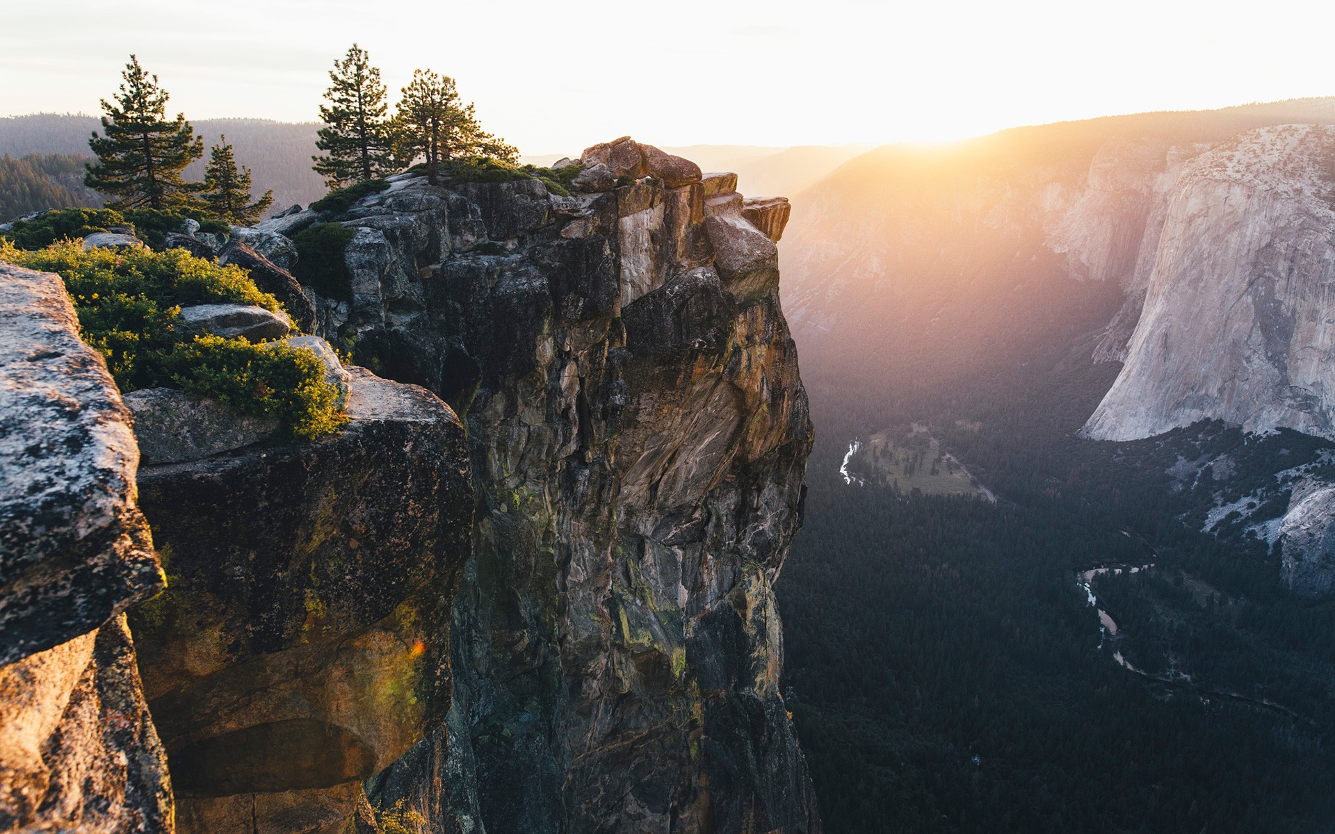 Yosemite National Park cliff at sunset HD Wallpaper