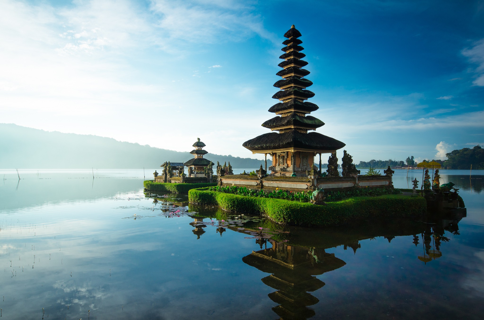 Pura Ulun Danu Bratan temple on a lake in Bali HD Wallpaper