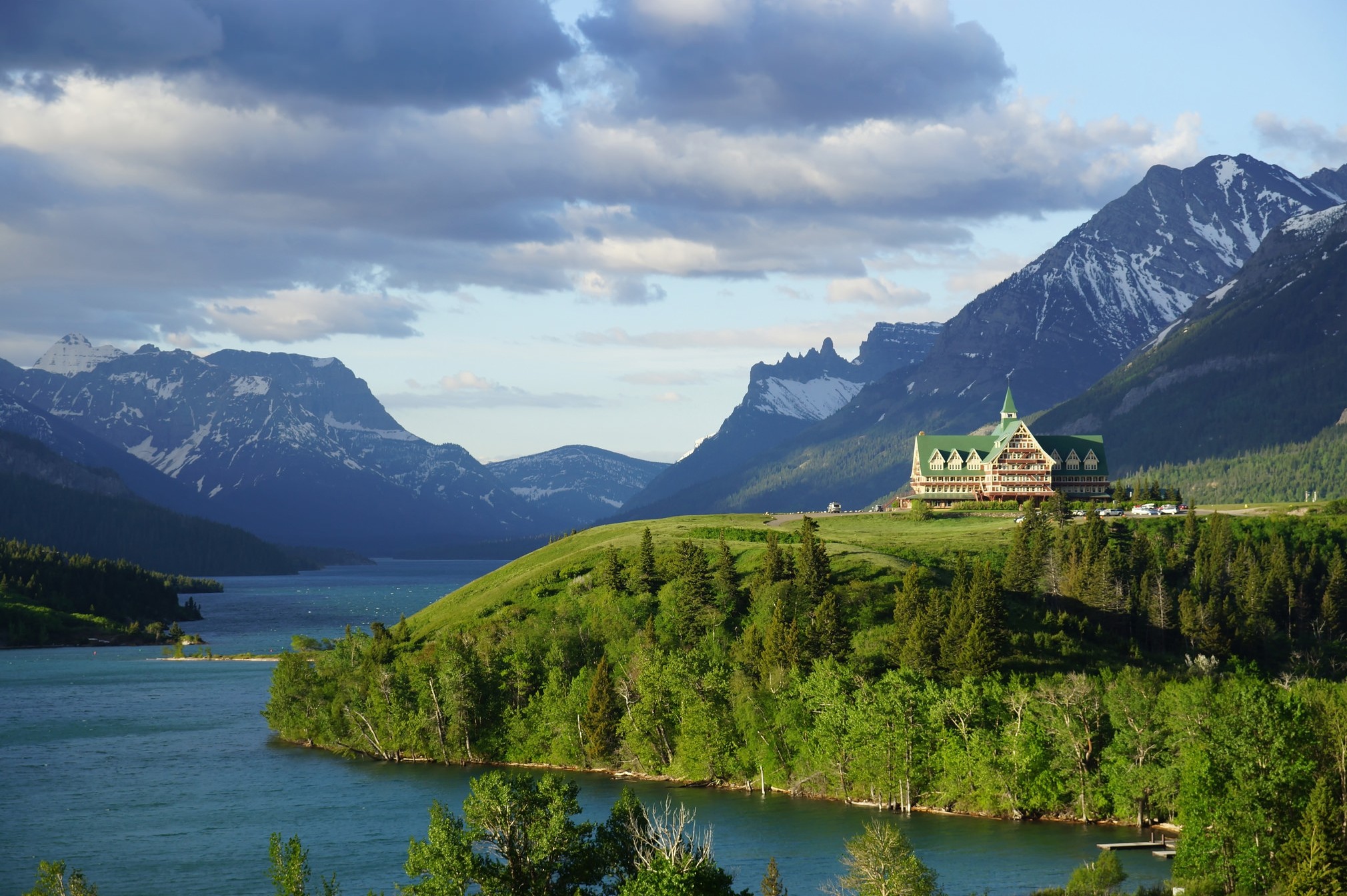 Prince of Wales Hotel, Waterton Lakes National Park, Canada HD Wallpaper