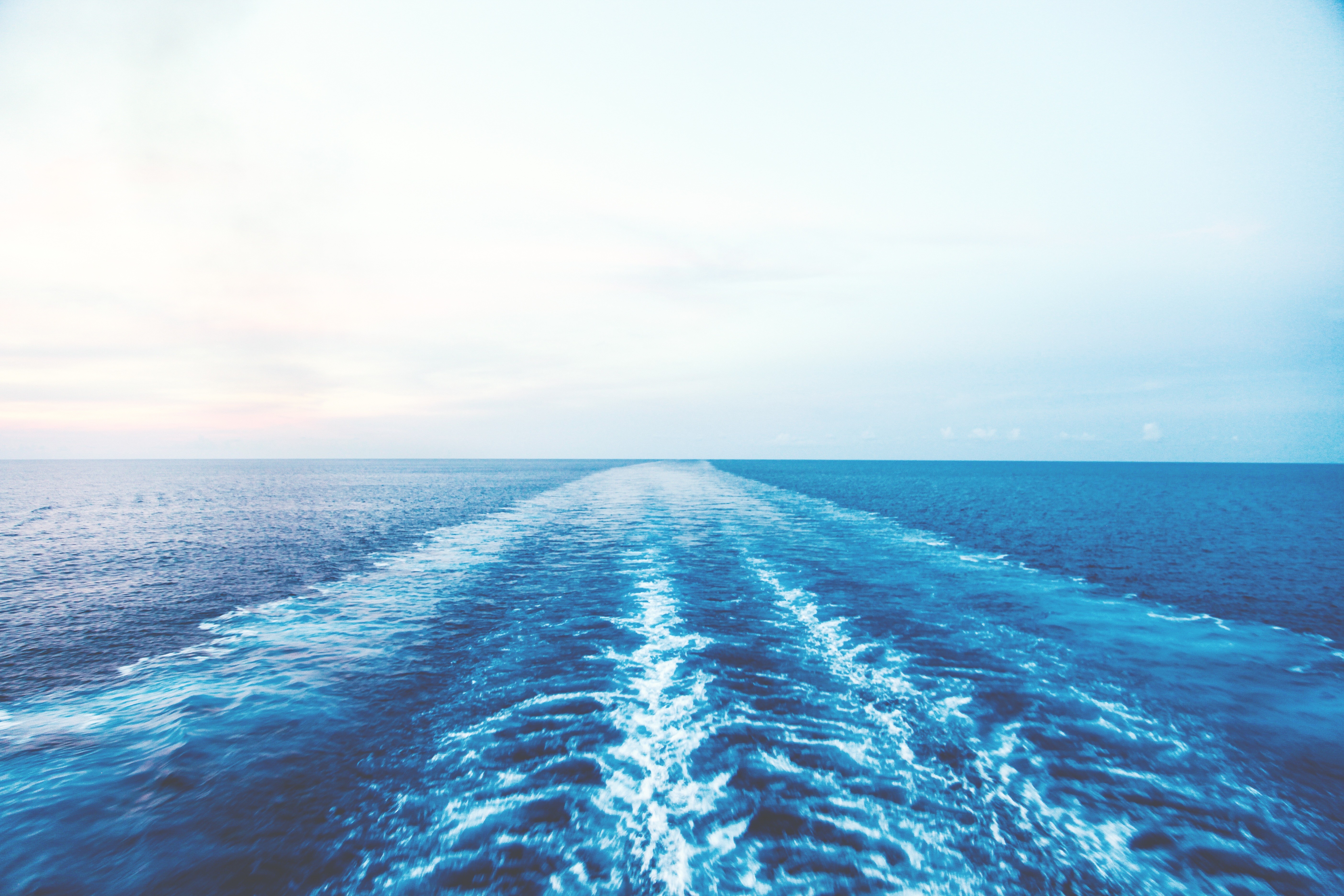 Wake from a boat on the ocean HD Wallpaper