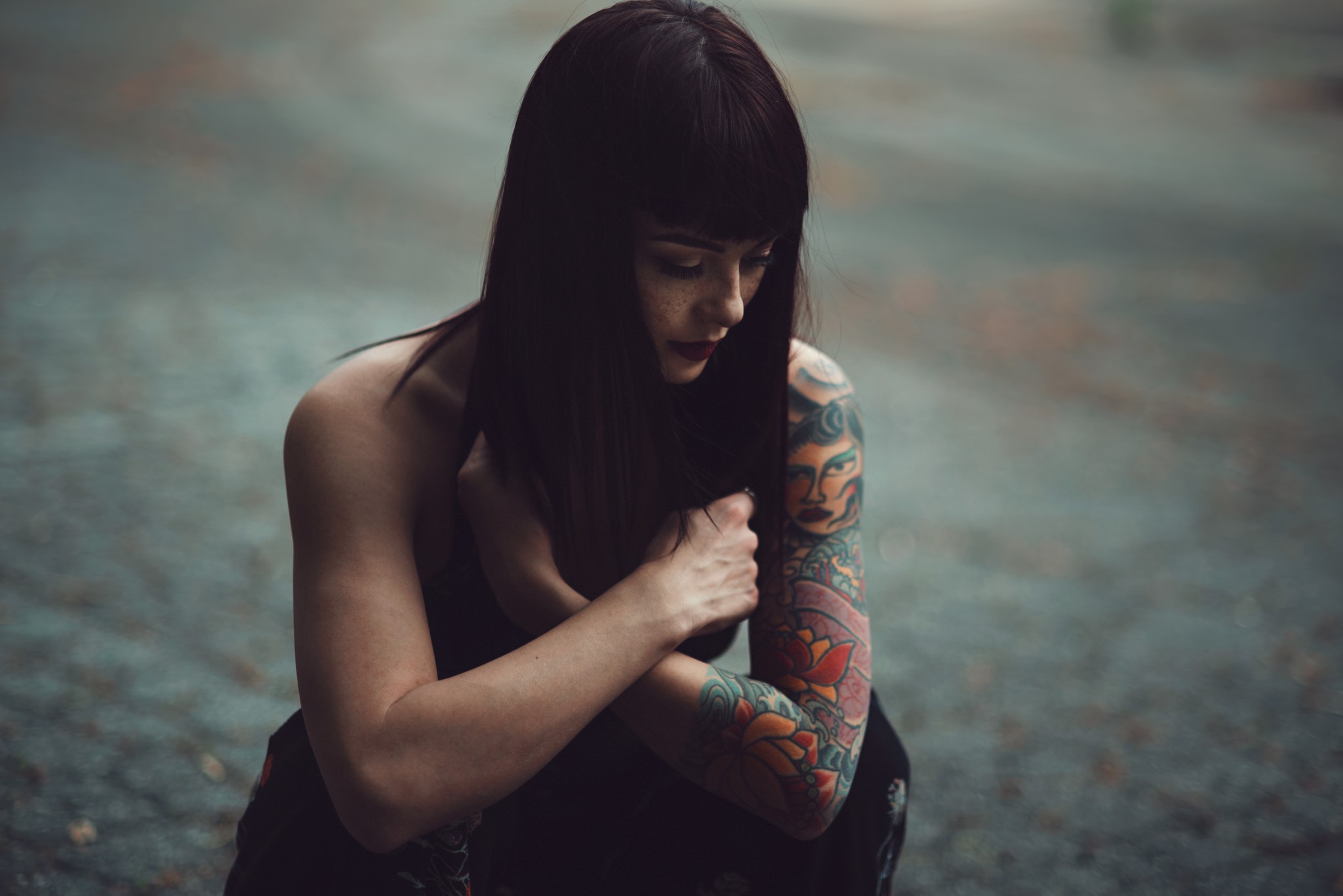 Woman with tattoos sitting outdoors HD Wallpaper