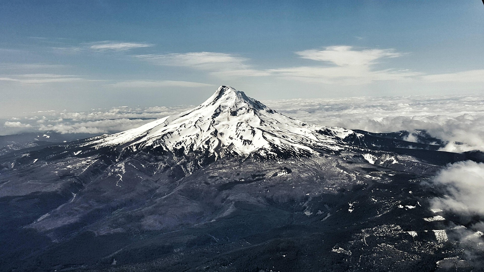 Mount Hood covered in snow with clouds below HD Wallpaper